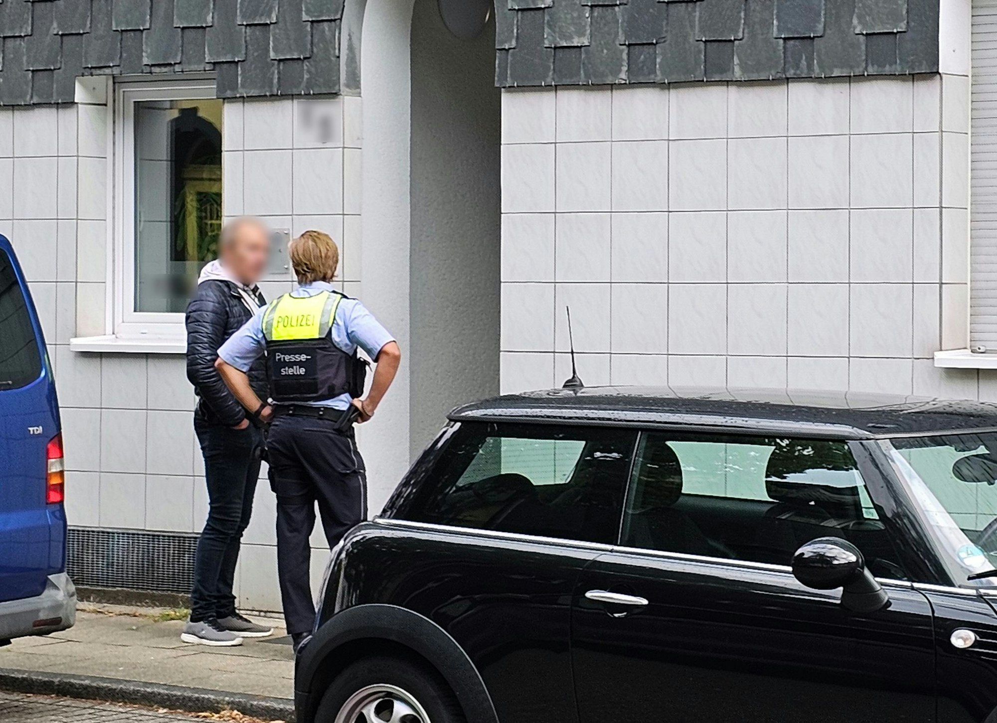 Insgesamt fanden Maßnahmen zeitgleich in sechs Objekten in den Städten Essen, Dortmund, Düsseldorf und Soest statt, wie die Generalstaatsanwaltschaft Düsseldorf und die Polizei Essen mitteilten.