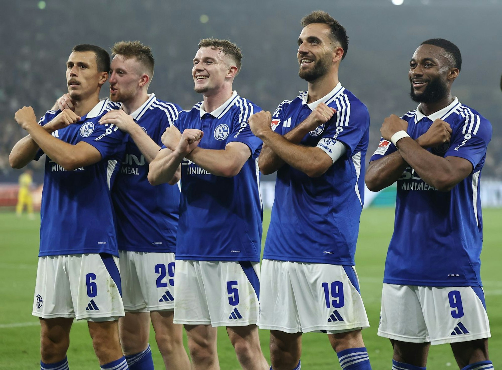 Schalke 04 gehört auch in der kommenden Spielzeit zu den populärsten Teams der 2. Liga. (Bild: 2024 Getty Images/Christof Koepsel)