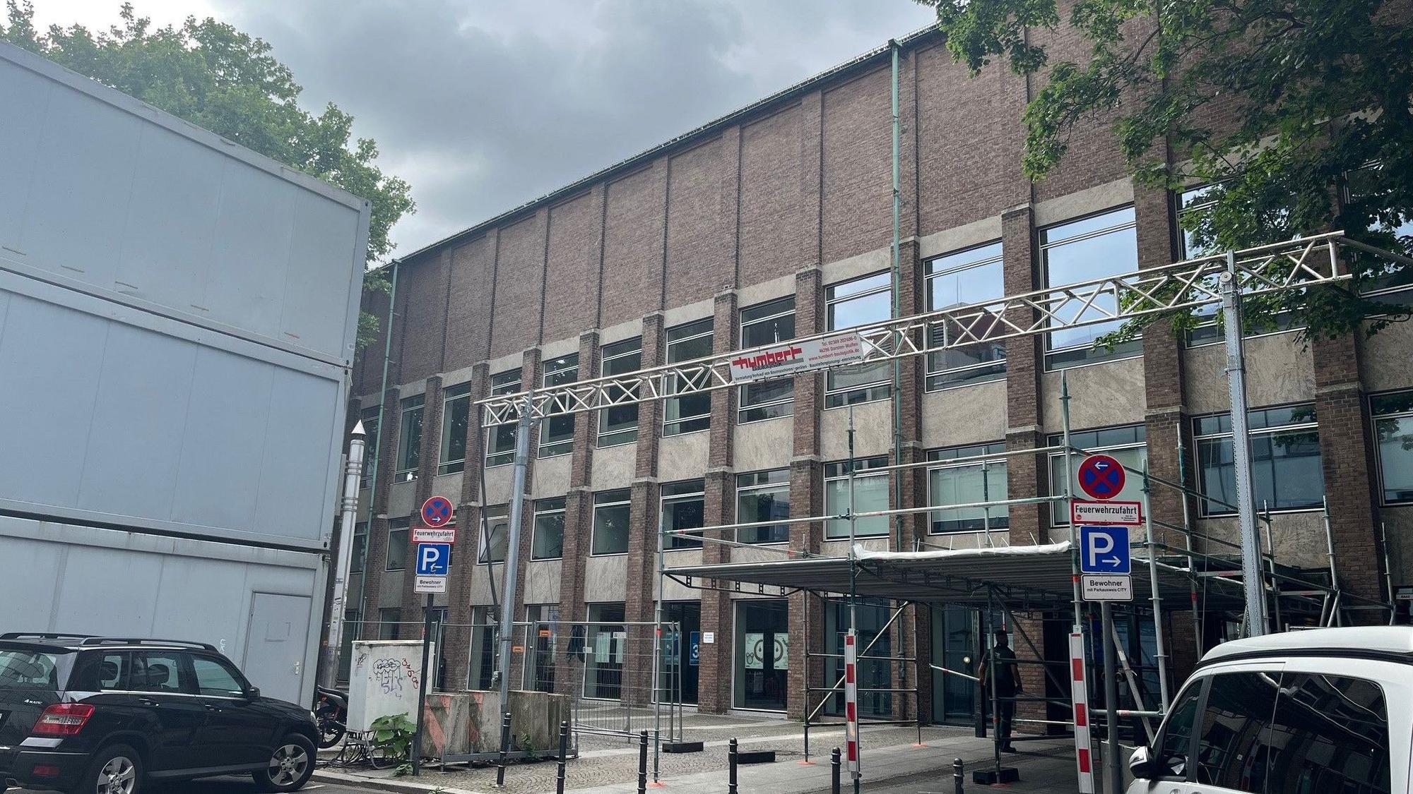 Der Gerüsttunnel für das Museum für Angewandte Kunst.