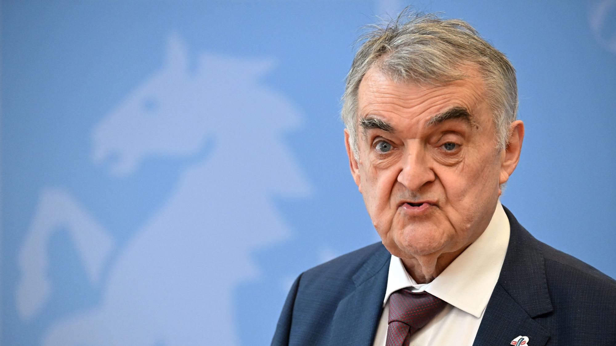 Herbert Reul (CDU), Innenminister von Nordrhein-Westfalen, mahnt Handlungsbedarf im Umgang mit minderjährigen Straftätern an.