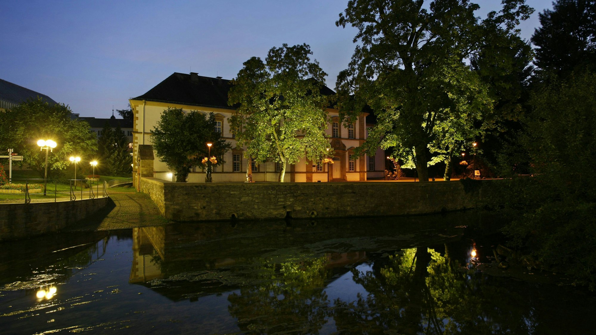 Die Pader fließt gerade mal 4,6 Kilometer weit, dann muss sie sich in die Lippe ergießen. Schön ist es am kürzesten Fluss Deutschlands trotzdem.