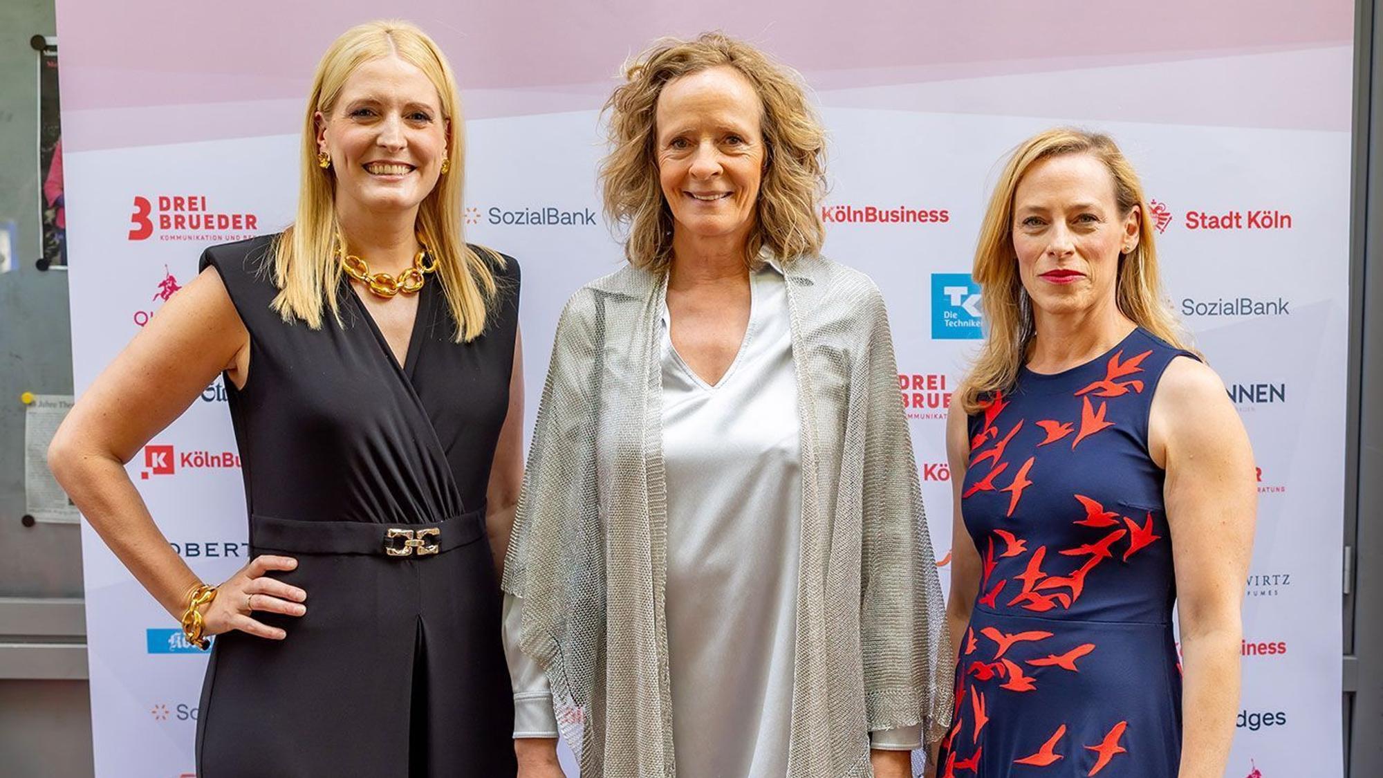Premiere des Macherinnen-Award im Senftöpfchen Theater am 08.07.2025
Das Kölner „Macherinnen“-Business-Netzwerk für Frauen hat in Kooperation mit „Kölner Stadt-Anzeiger“, „Kölnische Rundschau“ und Radio Köln zum ersten Mal den Macherinnen-Award verliehen.