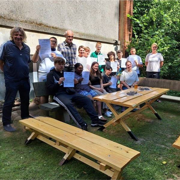 Die neue Sitzgruppe der Schule an der Wupper