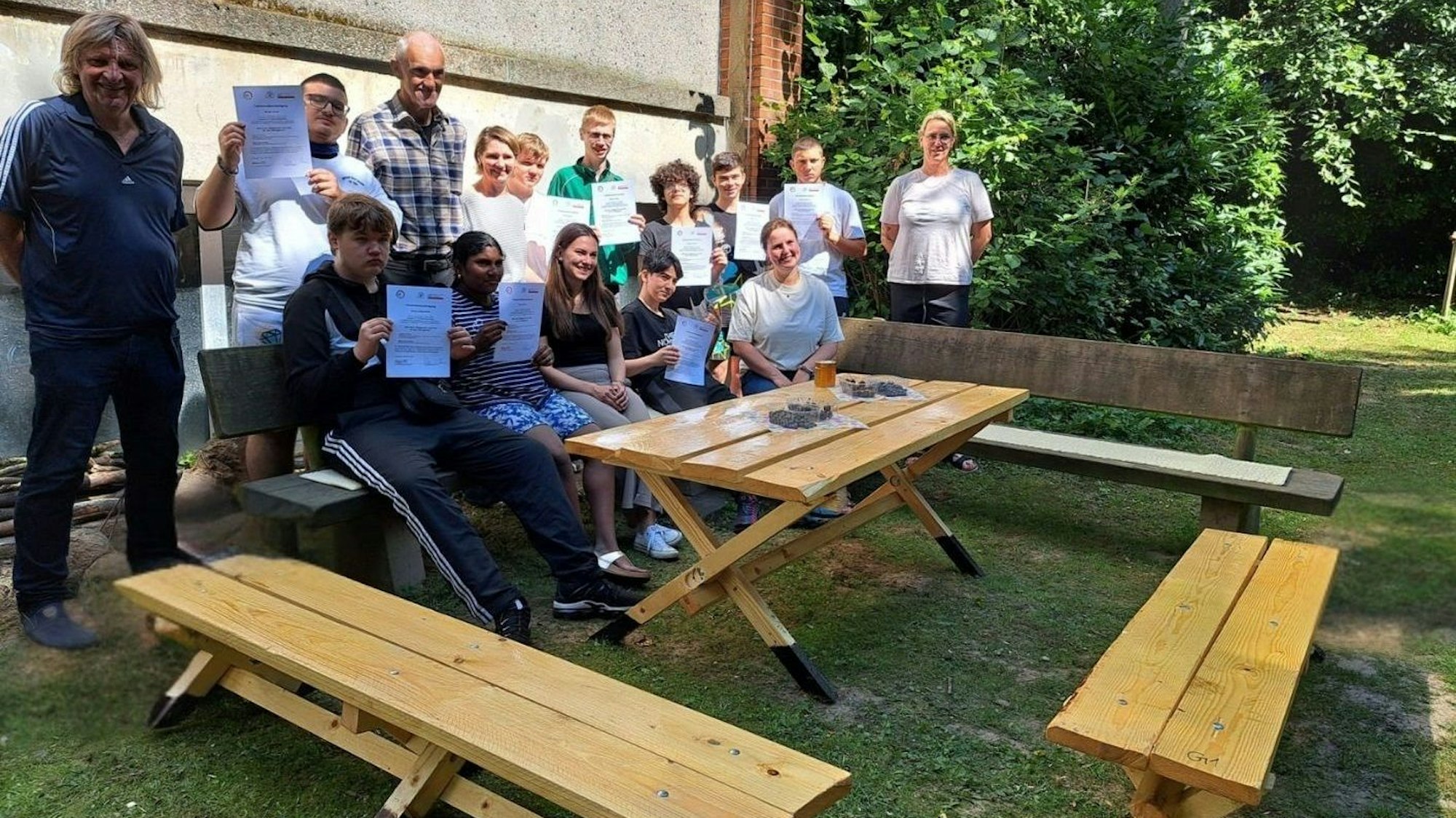 Die neue Sitzgruppe der Schule an der Wupper