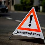 Wegen einer Bombenentschärfung muss am Dienstag der Kölner Stadtteil Rodenkirchen teilweise evakuiert werden. (Symbolbild)