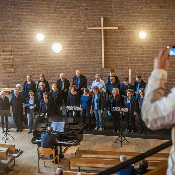 2021 organisierten die „Blue Mountain Singers“ ein Benefizkonzert für die Bielertkirche.
