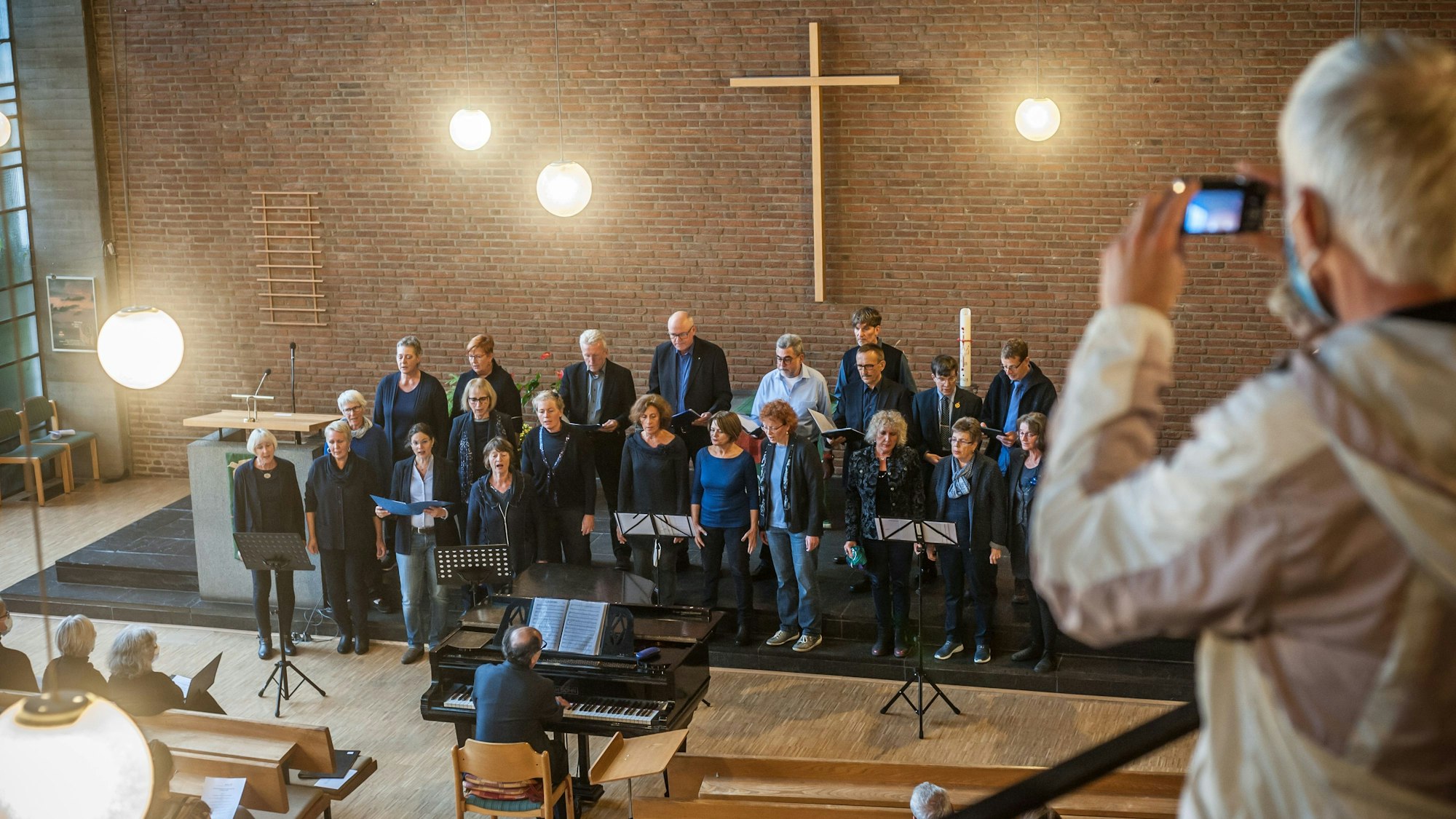2021 organisierten die „Blue Mountain Singers“ ein Benefizkonzert für die Bielertkirche.