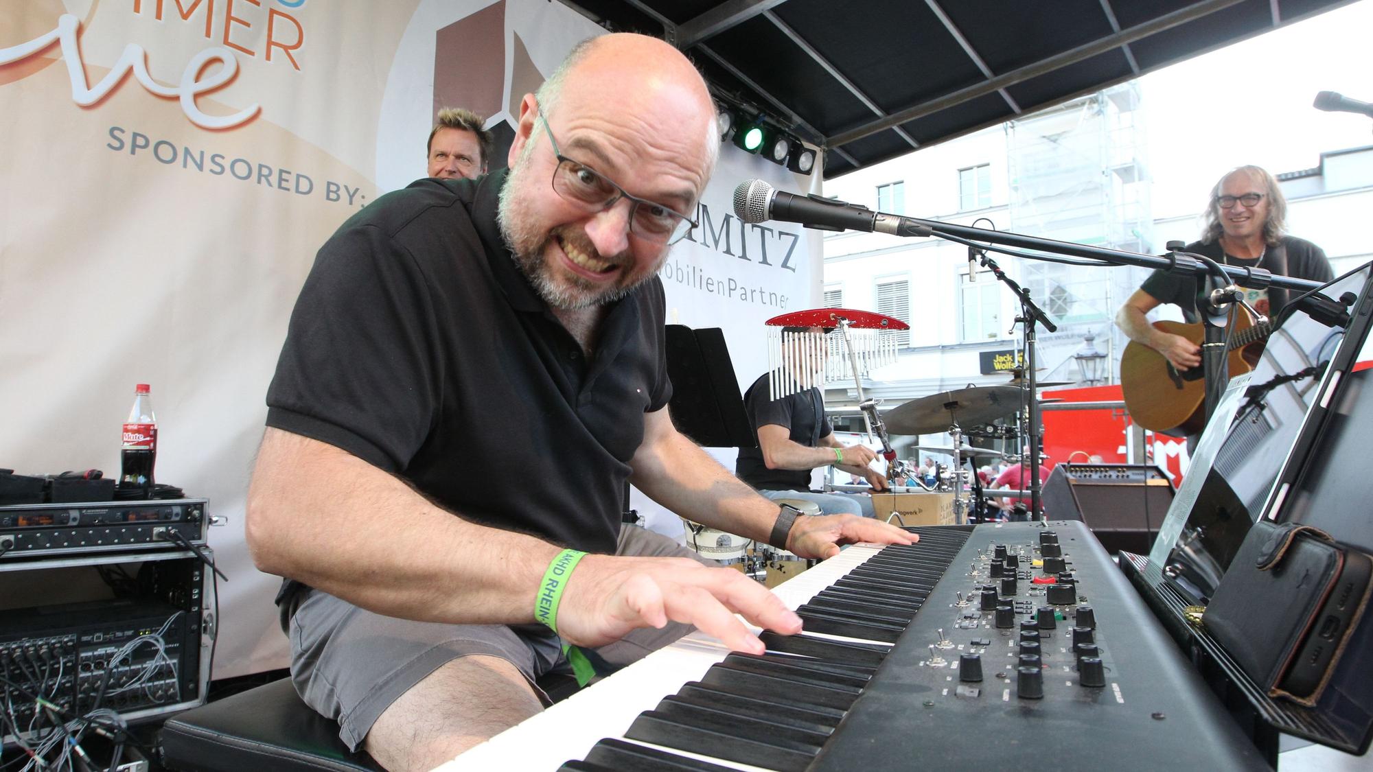In seinem Element: Pianist Oliver Bollmann bei Great balls of fire.