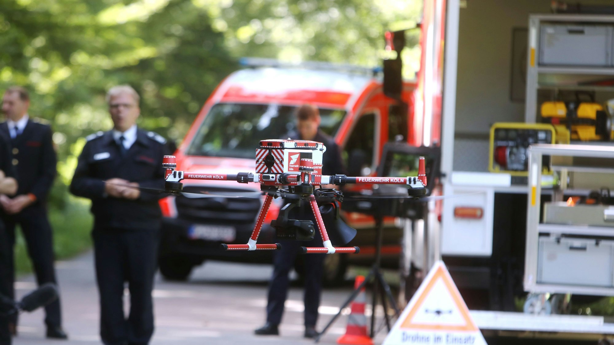 Um die zunehmenden Waldbrände besser bekämpfen zu können, hat die Feuerwehr seit Oktober vergangenen Jahres sieben neue Drohnen angeschafft.