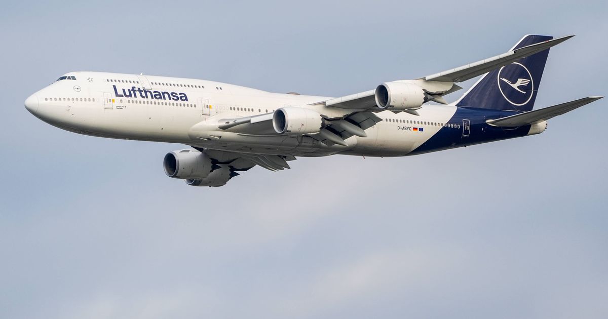 Lufthansa 747 aborts landing at LAX, completes go‑around and lands later