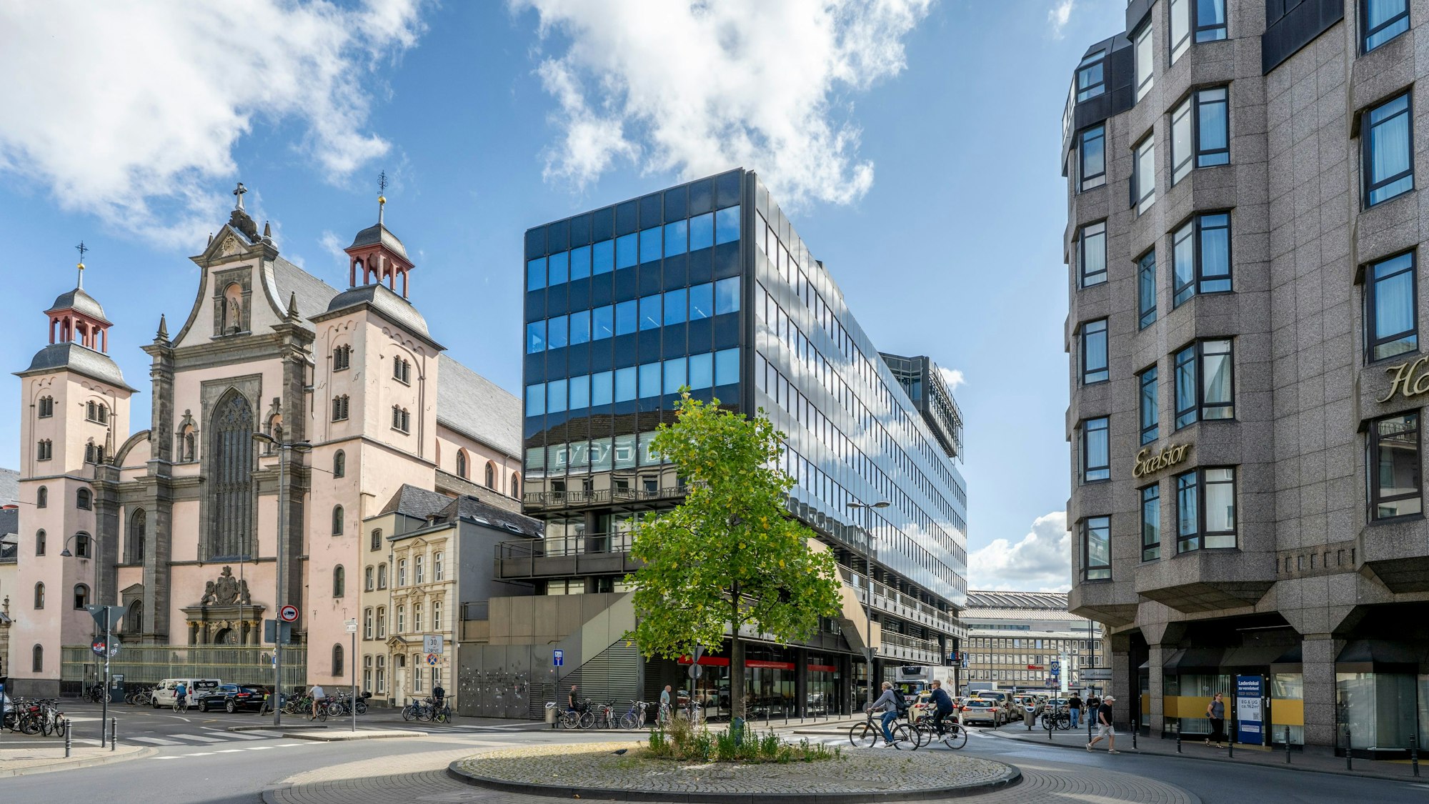 Das Rolex-Haus an der Dompropst-Ketzer-Straße am Hauptbahnhof.