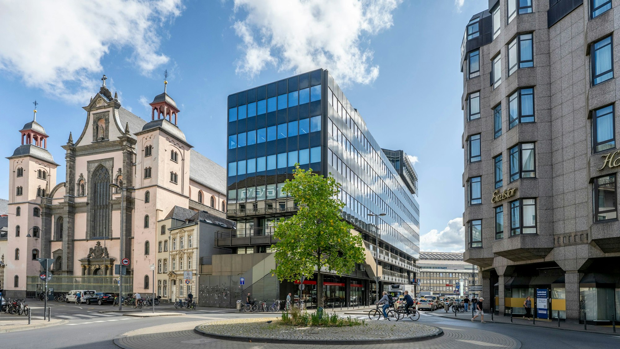 Der Sitz von Rolex an der Dompropst-Ketzer-Straße am Hauptbahnhof (im Hintergrund).