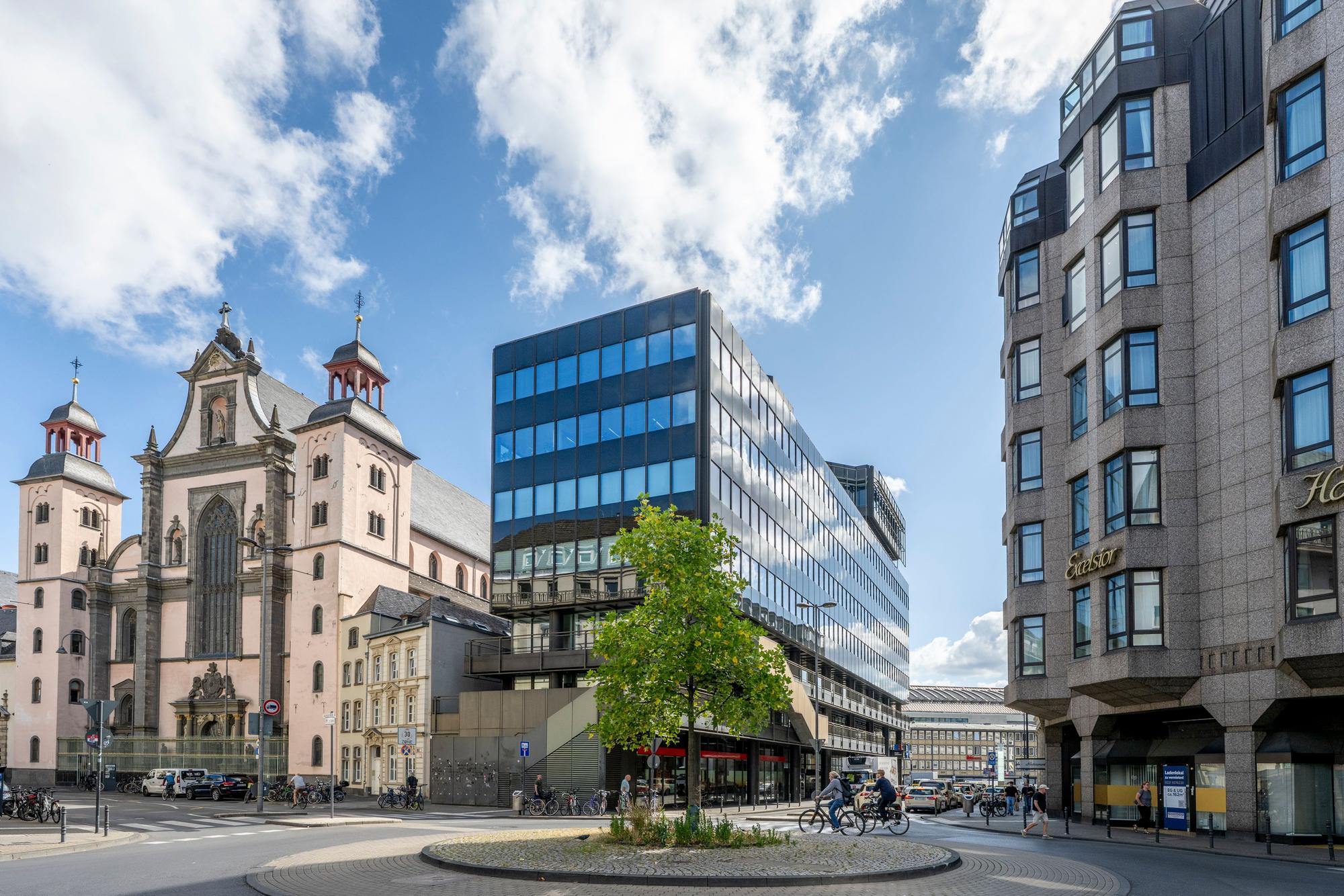 Der Blick von der Rückseite auf das Rolex-Haus.