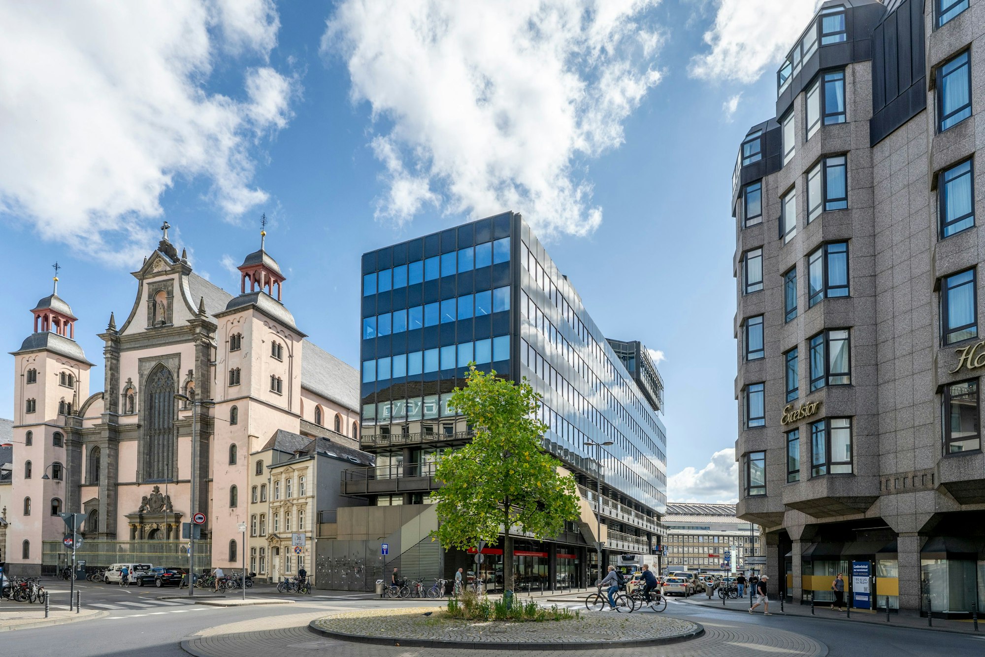 Der Blick von der Rückseite auf das Rolex-Haus.