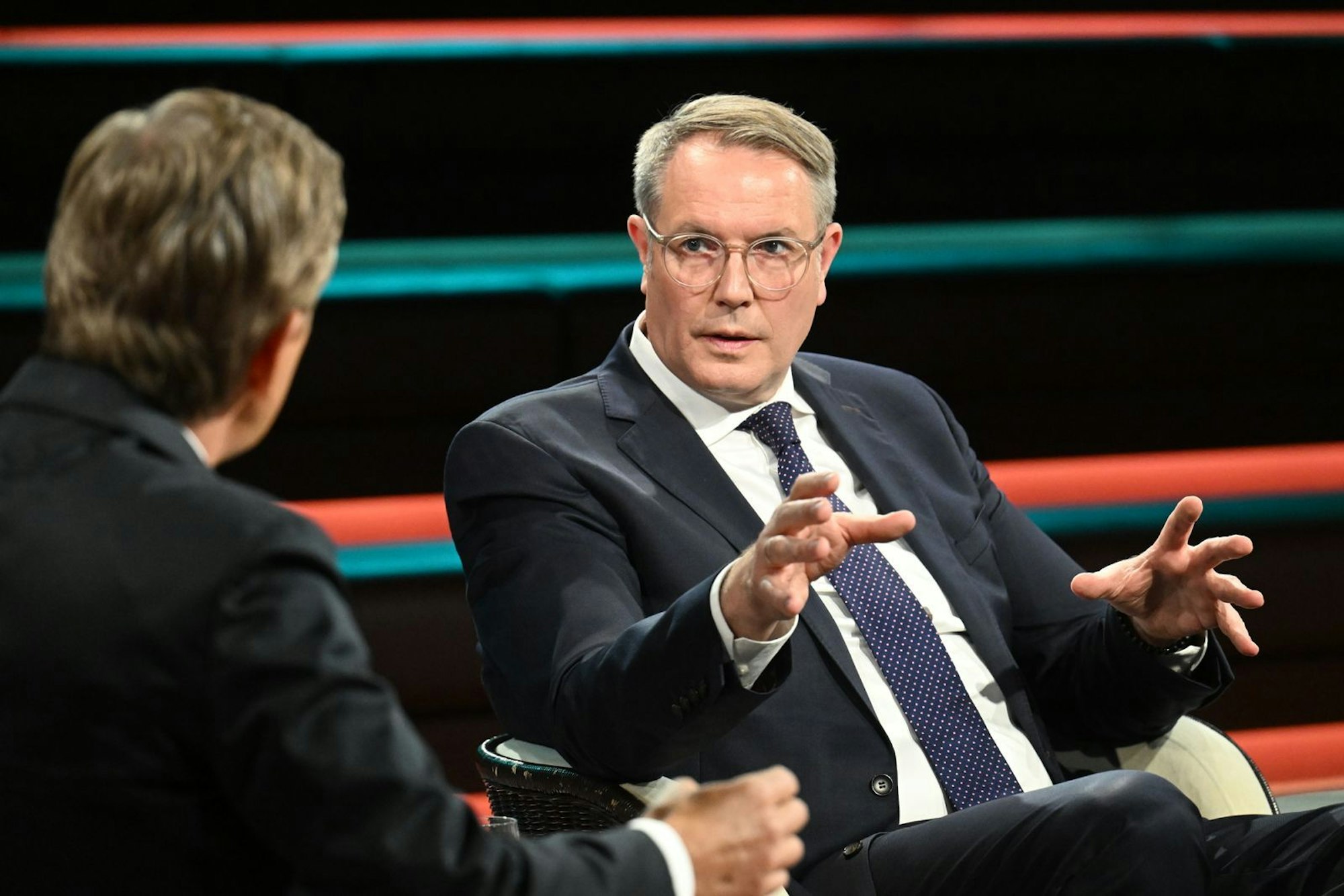 SPD-Politiker Alexander Schweitzer geriet beim Thema Stromsteuer-Senkung in Erklärungsnot. (Bild: ZDF / Cornelia Lehmann)