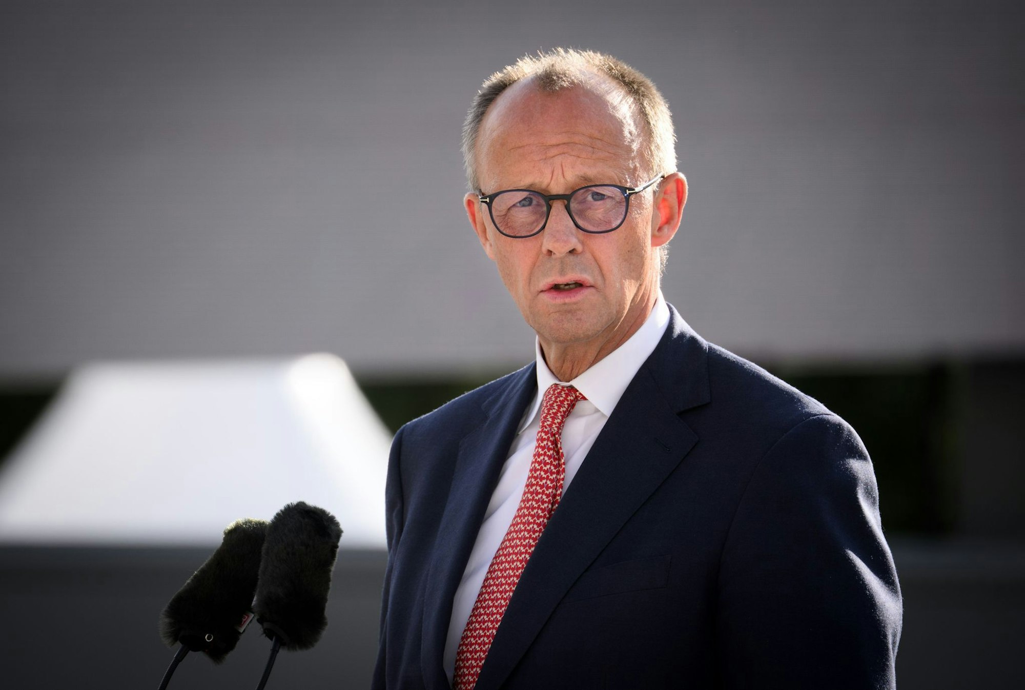 Kanzler Merz nimmt an der Videoschalte der «Koalition der Willigen» teil.