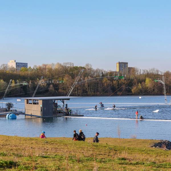 Saisonstart am Wakebeach Cologne, der Wasserskianlage am Rather See.