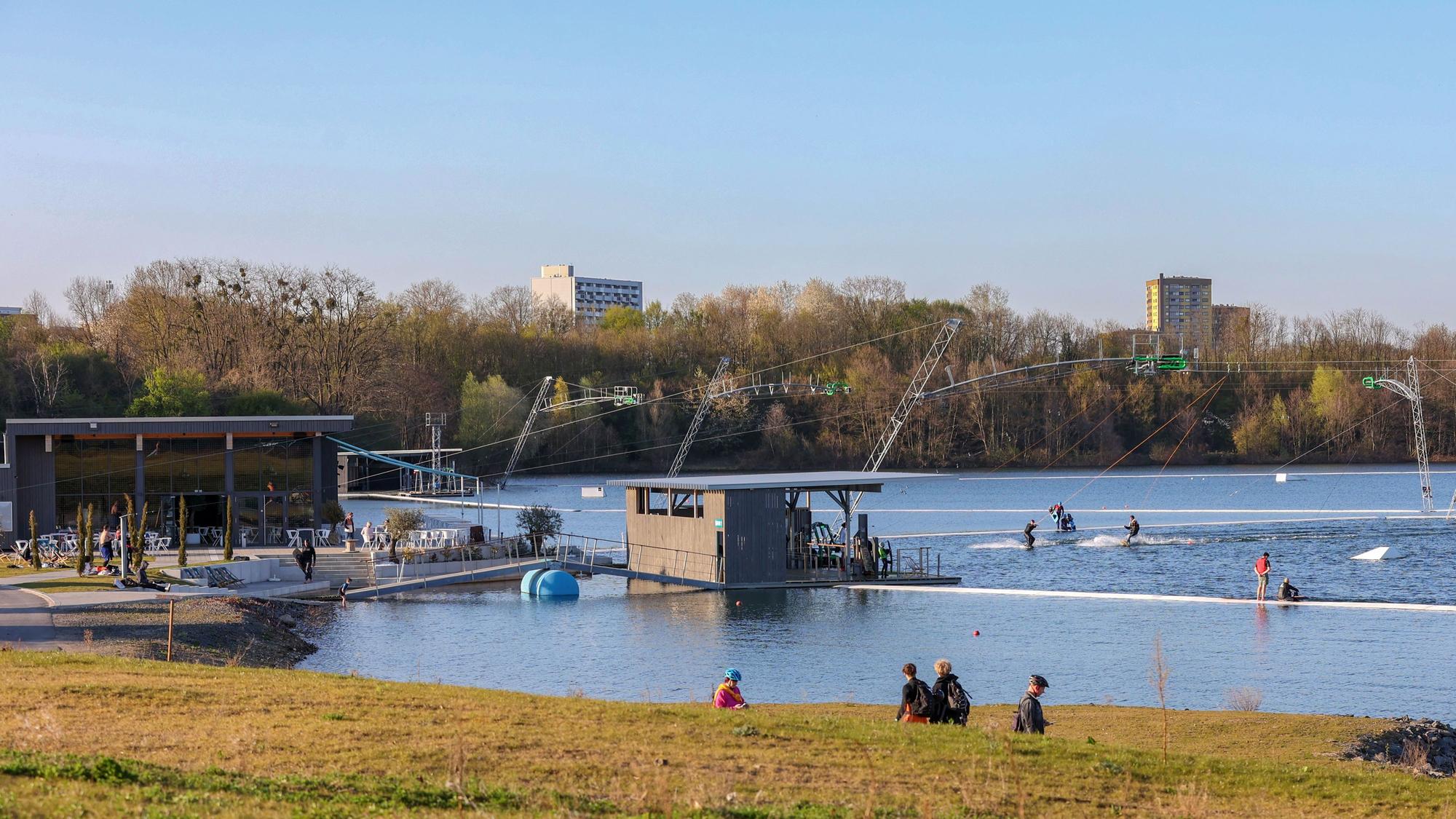 Saisonstart am Wakebeach Cologne, der Wasserskianlage am Rather See.
