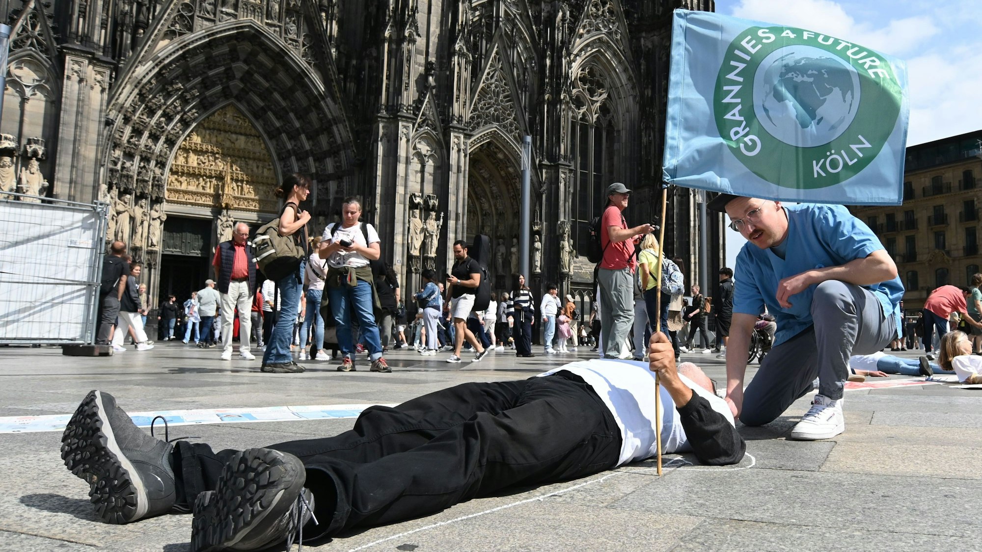 Die Kölner Ortsgruppen Grannies for Future und Health for Future fordern einen besseren Hitzeschutz.