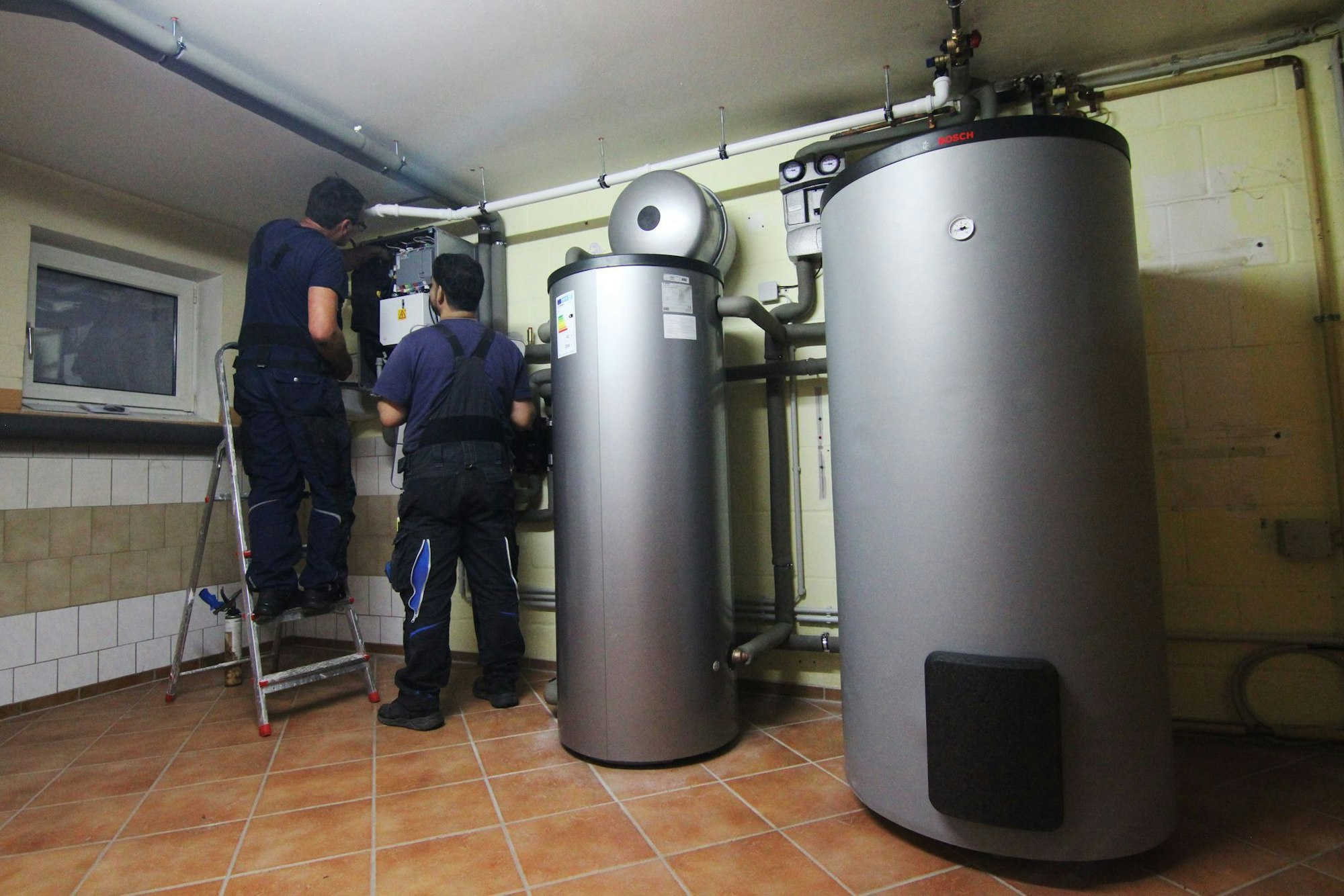 Dank Förderungen gut für den Geldbeutel und die Umwelt: Der Einbau einer Wärmepumpe kann sich auf verschiedenen Ebenen lohnen.