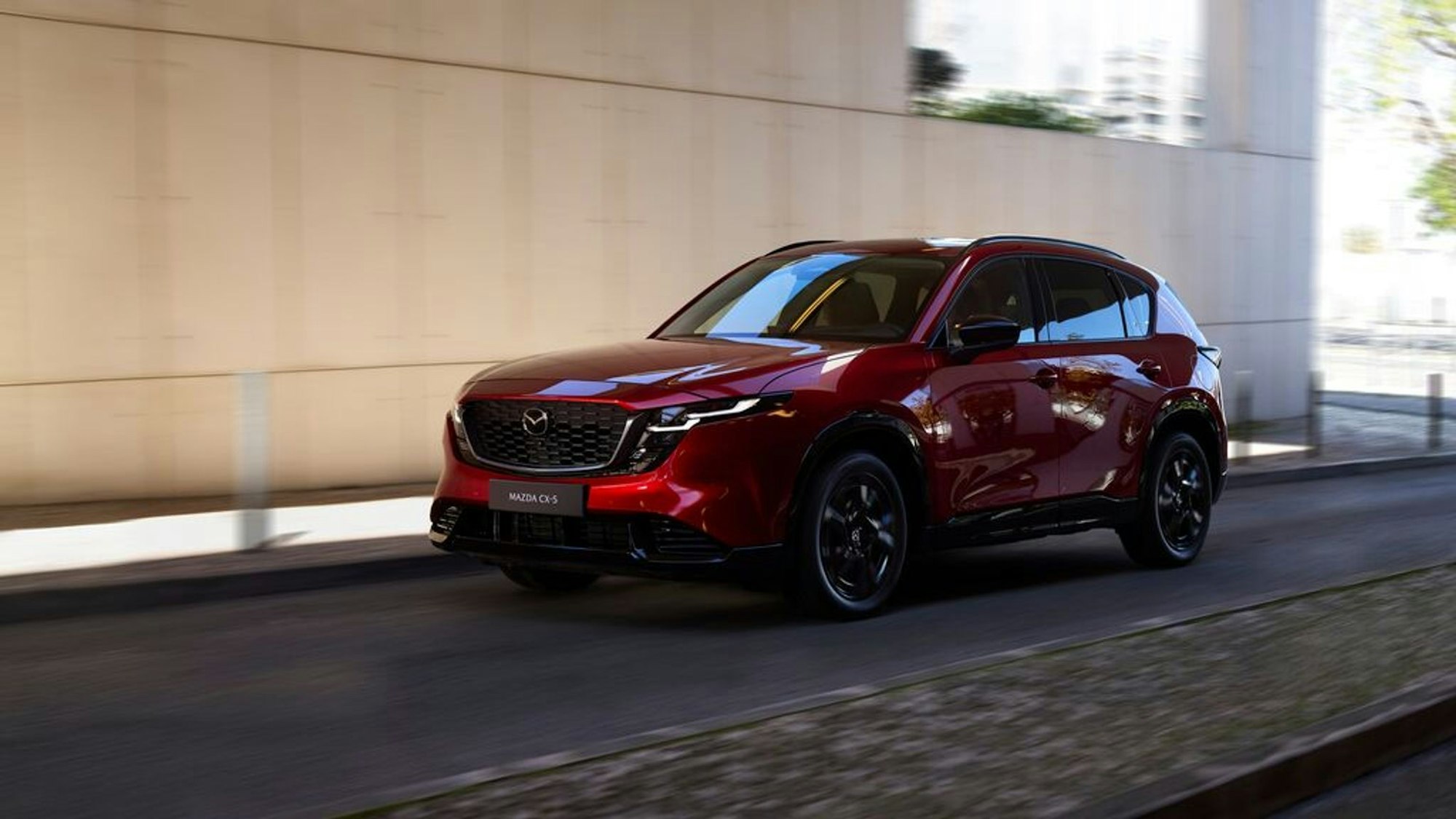 Neuer Look, mehr Platz: Mazda bringt den CX-5 mit längerem Radstand und größerem Kofferraum.