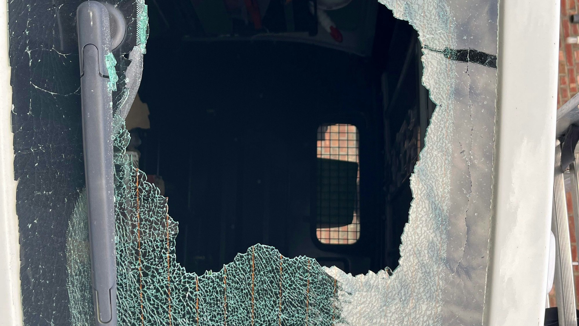 Beschädigtes Handwerkerfahrzeug