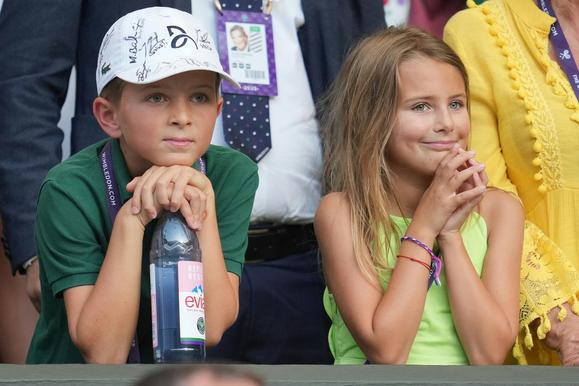 Stefan und Tara unterstützen ihren Vater Novak Djokovic von der Tribüne.