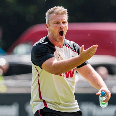 Training: 1. FC Köln 10.07.2025 Lukas Kwasniok 1. FC Köln, Trainer brüllt beim Training des 1.FC Köln am 10.07.2025, Geißbockheim, Köln *** Training 1 FC Köln 10 07 2025 Lukas Kwasniok 1 FC Köln, coach yells during training of 1 FC Köln on 10 07 2025, Geißbockheim, Cologne Copyright: xBEAUTIFULxSPORTS/Meuselx