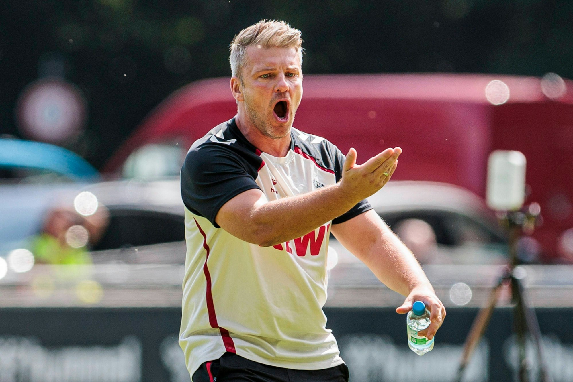 Training: 1. FC Köln 10.07.2025 Lukas Kwasniok 1. FC Köln, Trainer brüllt beim Training des 1.FC Köln am 10.07.2025, Geißbockheim, Köln *** Training 1 FC Köln 10 07 2025 Lukas Kwasniok 1 FC Köln, coach yells during training of 1 FC Köln on 10 07 2025, Geißbockheim, Cologne Copyright: xBEAUTIFULxSPORTS/Meuselx