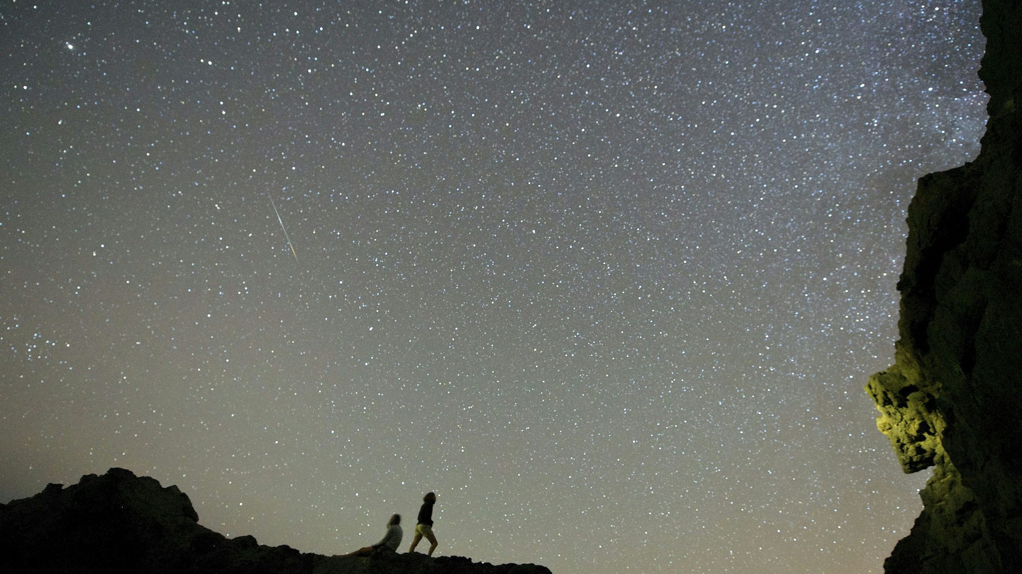 Ein mit Sternen übersäter Nachthimmel während eines Delta-Aquariden-Meteorschauers (Symbolbild)