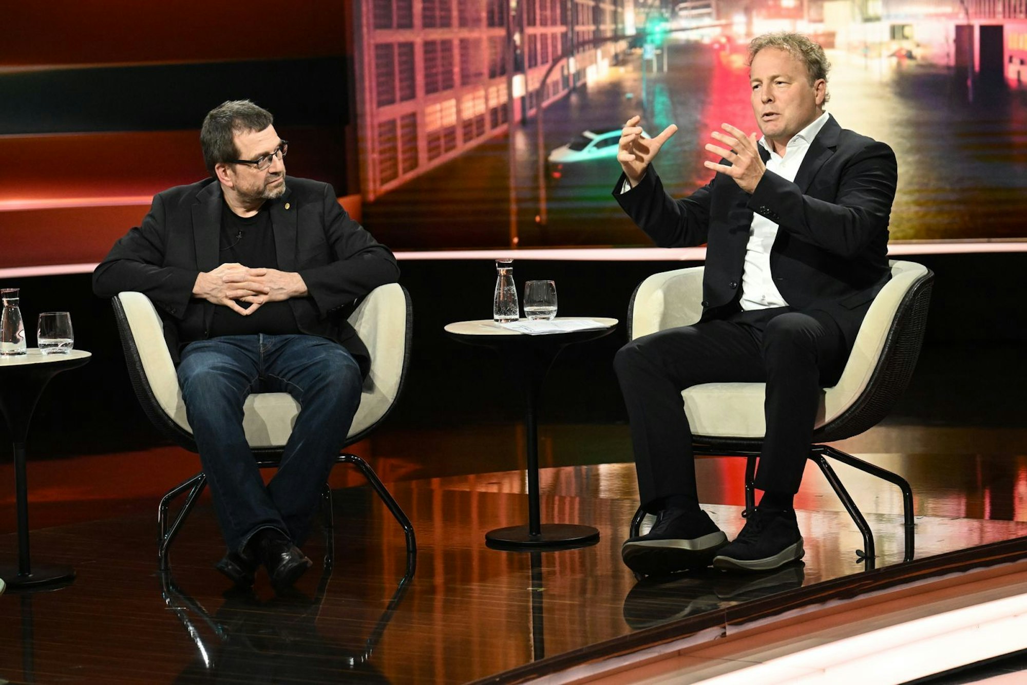 Klimaforscher Jochem Marotzke (links) und Journalist Axel Bojanowski warnten vor den Folgen des Klimawandels. (Bild: ZDF / Cornelia Lehmann)