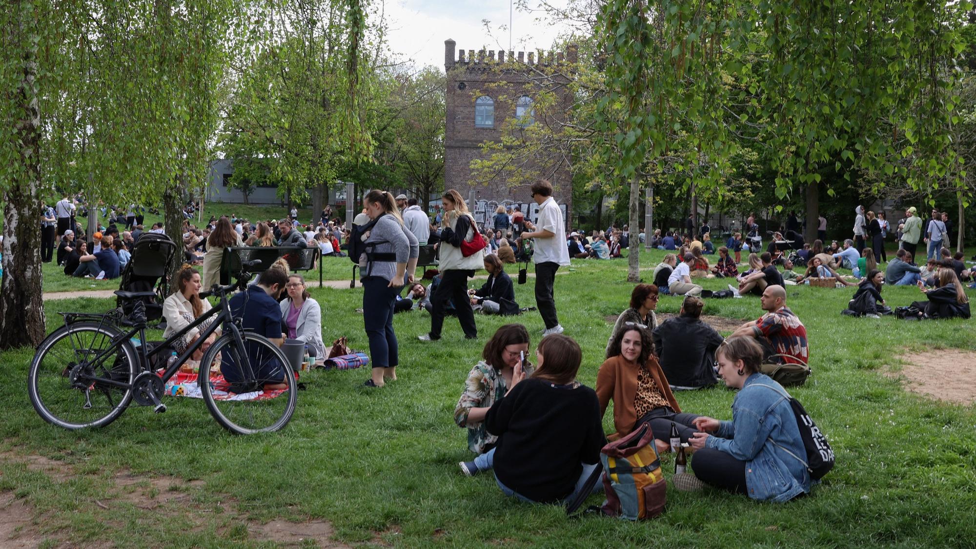 Viele Menschen zur c/o Pop
im Leo-Amann Park
Foto