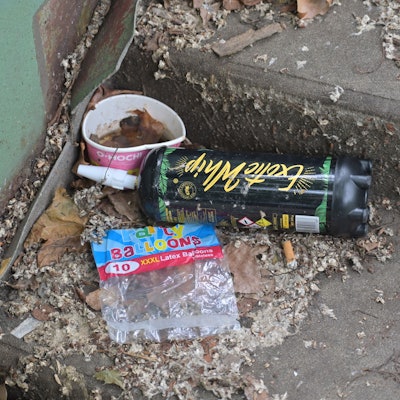 Lachgas in Wiesdorf auf der grünen Treppe über dem Europaring