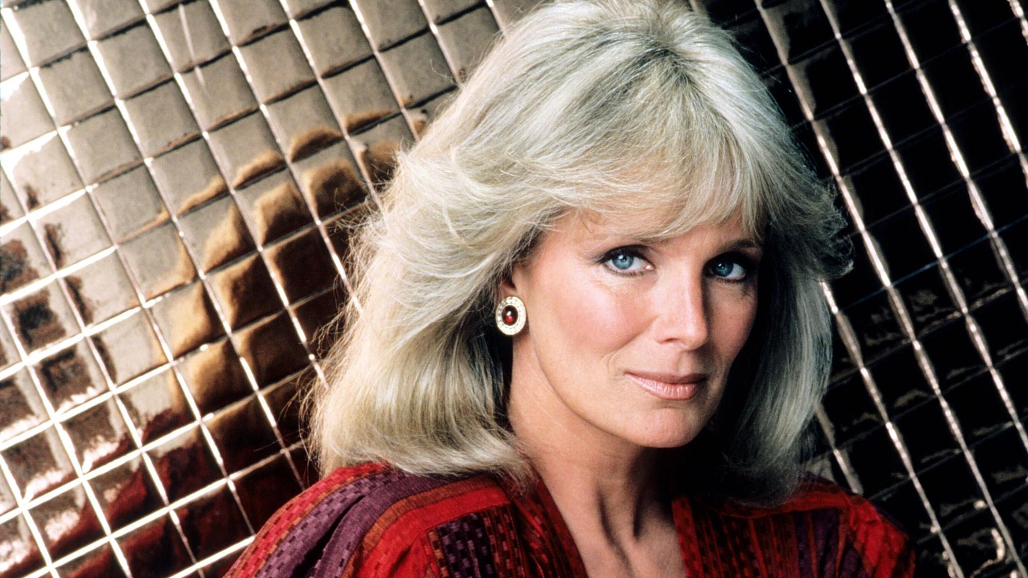 Linda Evans als Krystle Carrington.