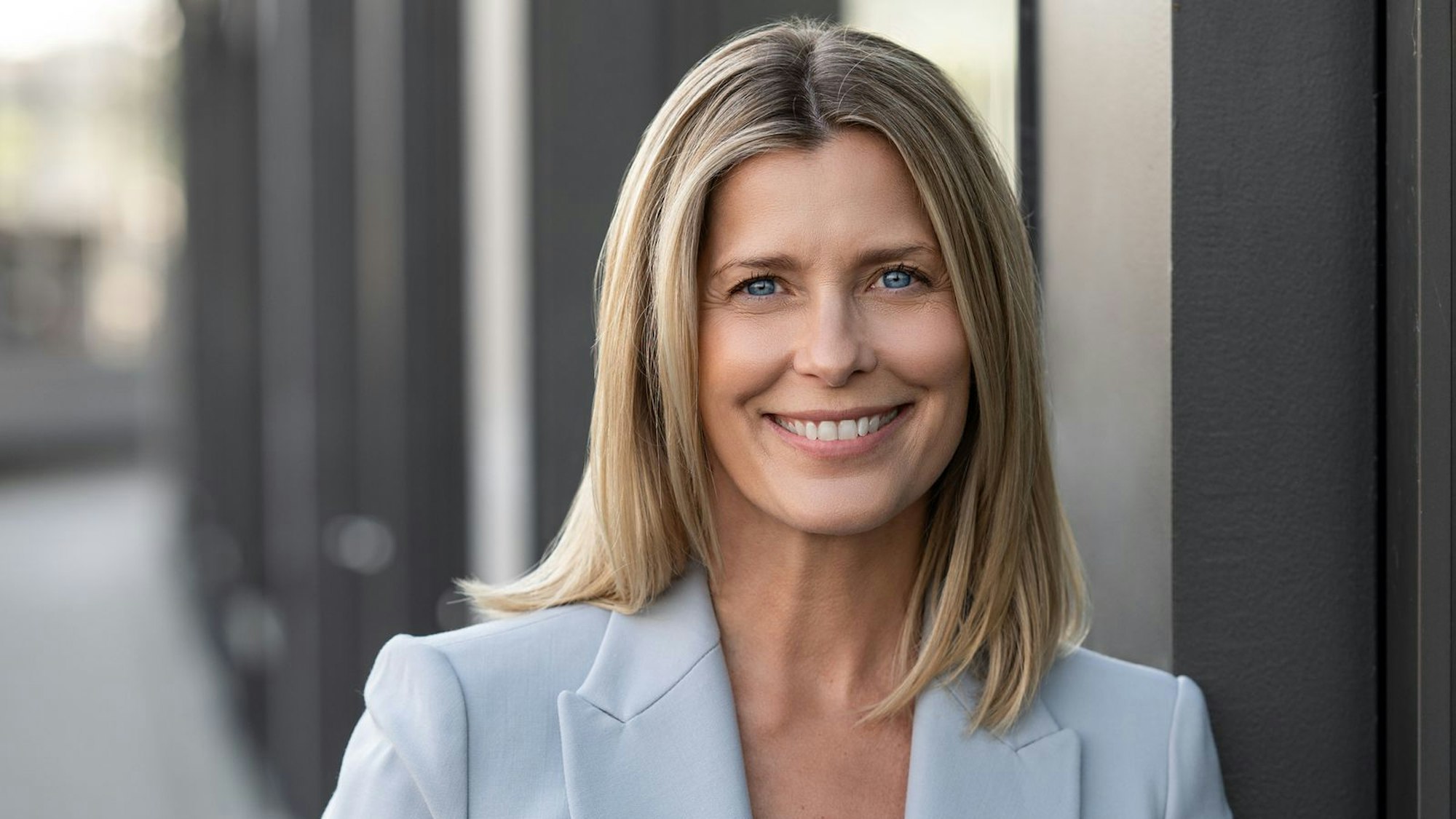 Seit 2018 im Team der ZDF-Show: Valerie Niehaus präsentiert mit „heute-show extra - Die unglaubliche Geschichte von Elon Musk“ ein satirisches Portrait über den reichsten Mann der Welt. (Bild: ZDF/Evelyn Harlacher)