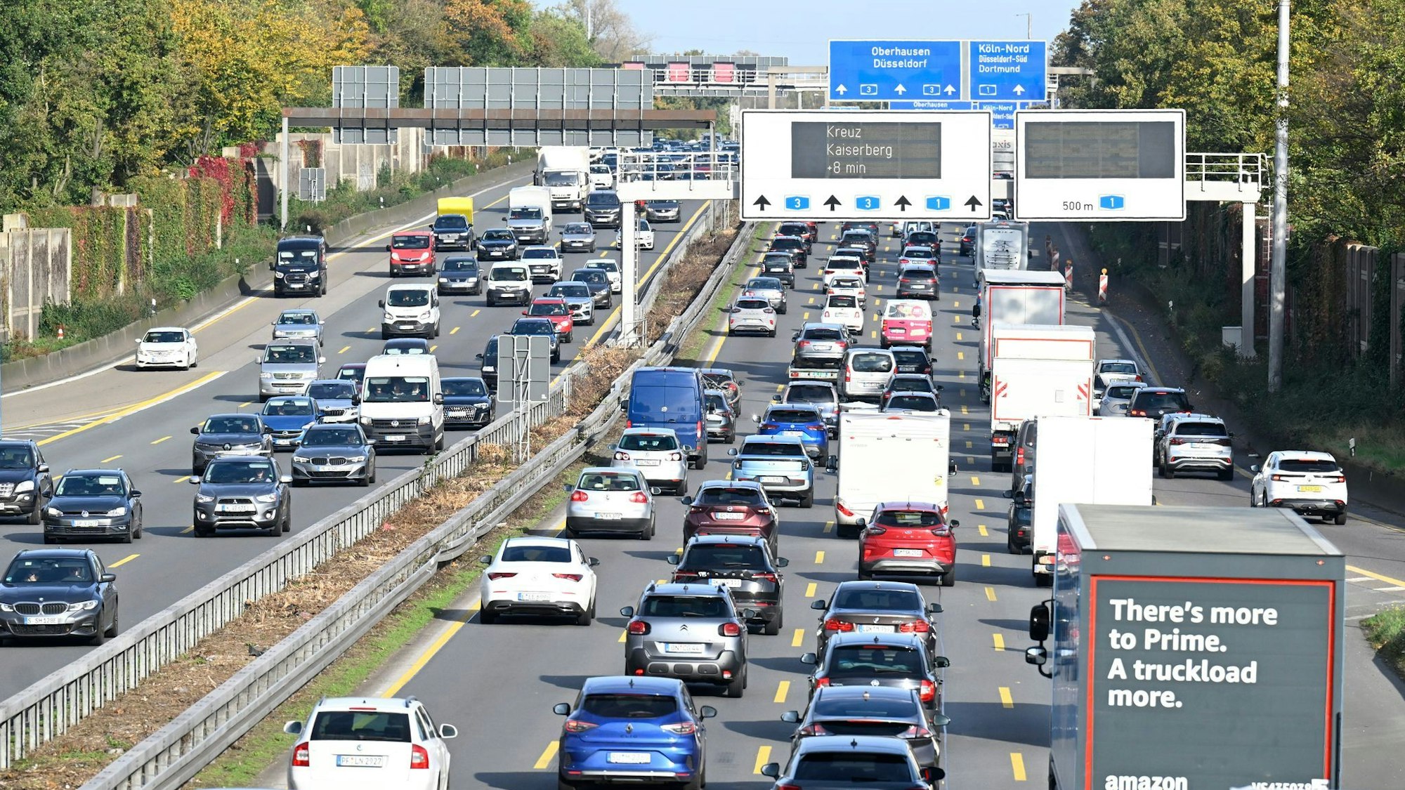 Zum Start der Sommerferien wird es voll auf den Autobahnen. (Archivbild)