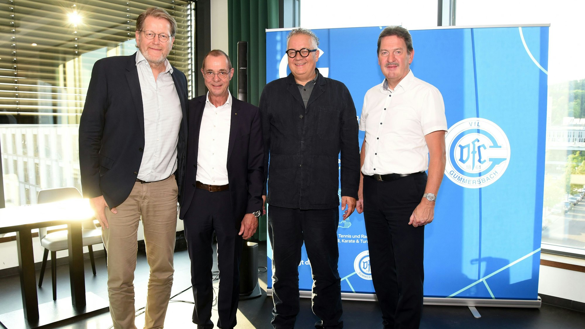 Gruppenbild eines vierköpfigen Vorstandes