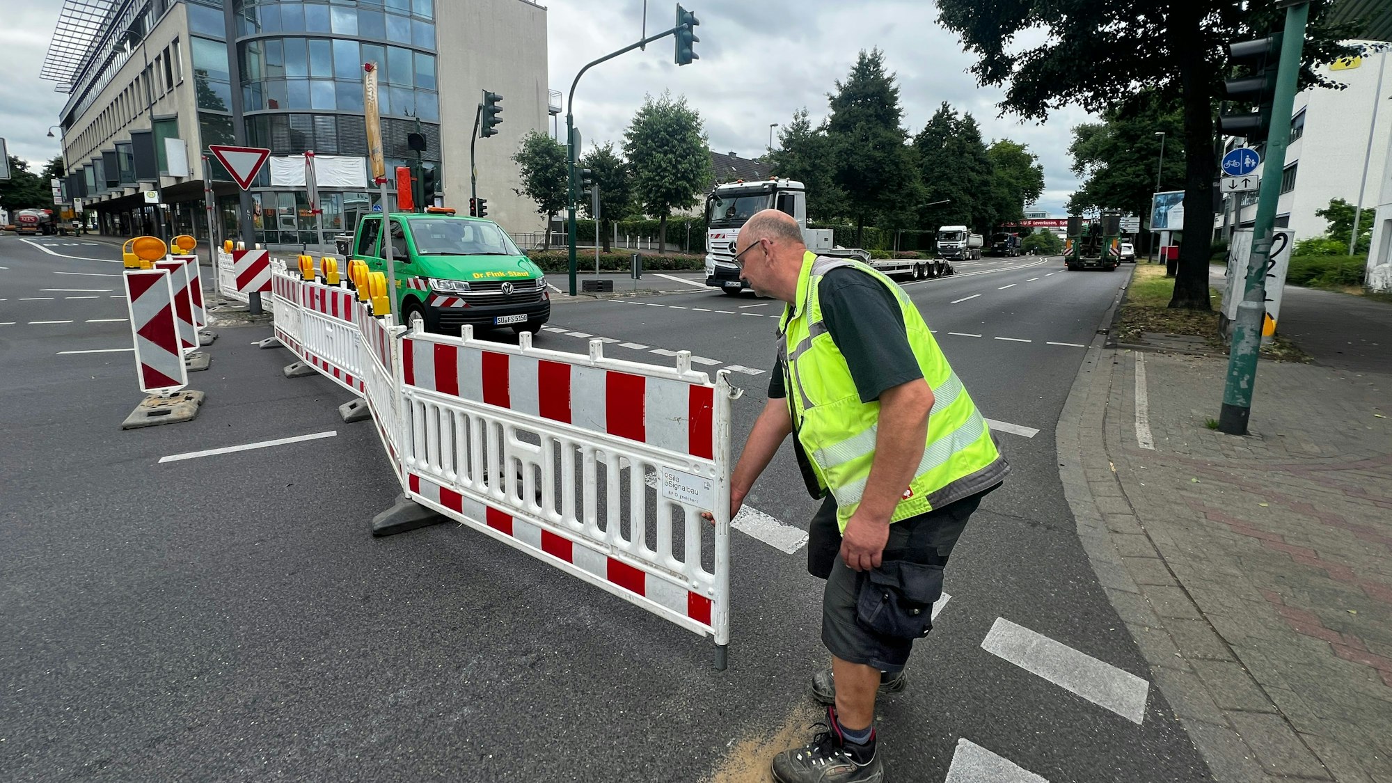 Ab sechs Uhr am Freitag, 11. Juli 2025 wurde der Europaring gfesperrt. Am ersten Tag der Sperrung wurde die Ashaltdecke des Europarings abgehobelt. Bild: Ralf Krieger