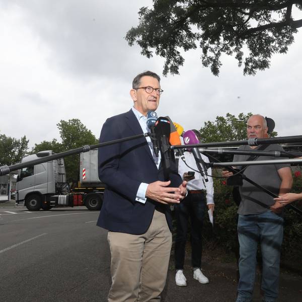 11.07.2025, Köln: Marcus Wassenberg von Ford hält eine kleine Pressekonferenz. Bei Ford wird die Entscheidung der US-Mutter verkündet, inwieweit die Belegschaft von 11.500 Menschen in Köln im Falle einer Insolvenz trotzdem mit Abfindungen abgesichert sind. Foto: Arton Krasniqi