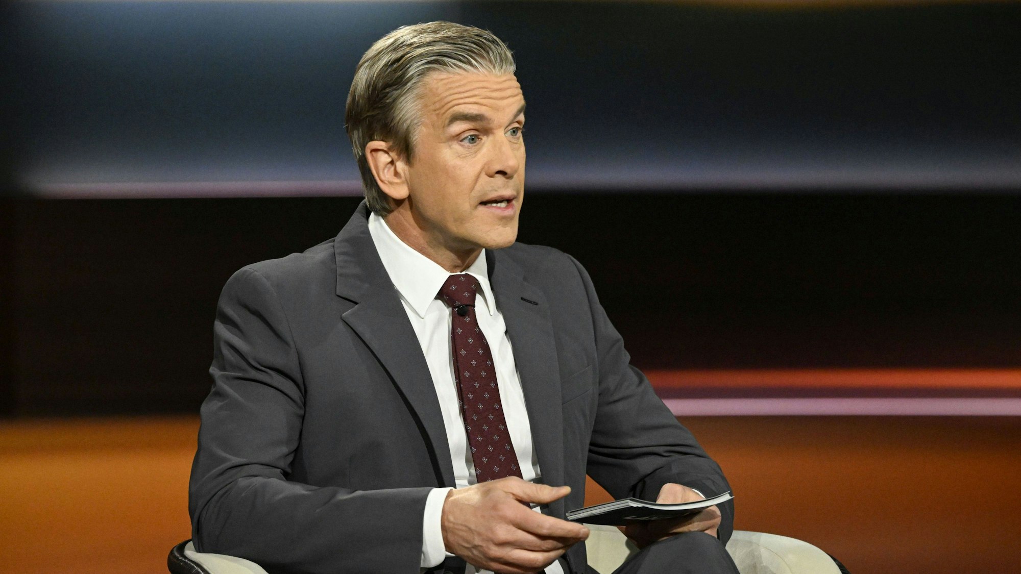 Markus Lanz spricht in seiner Show.
