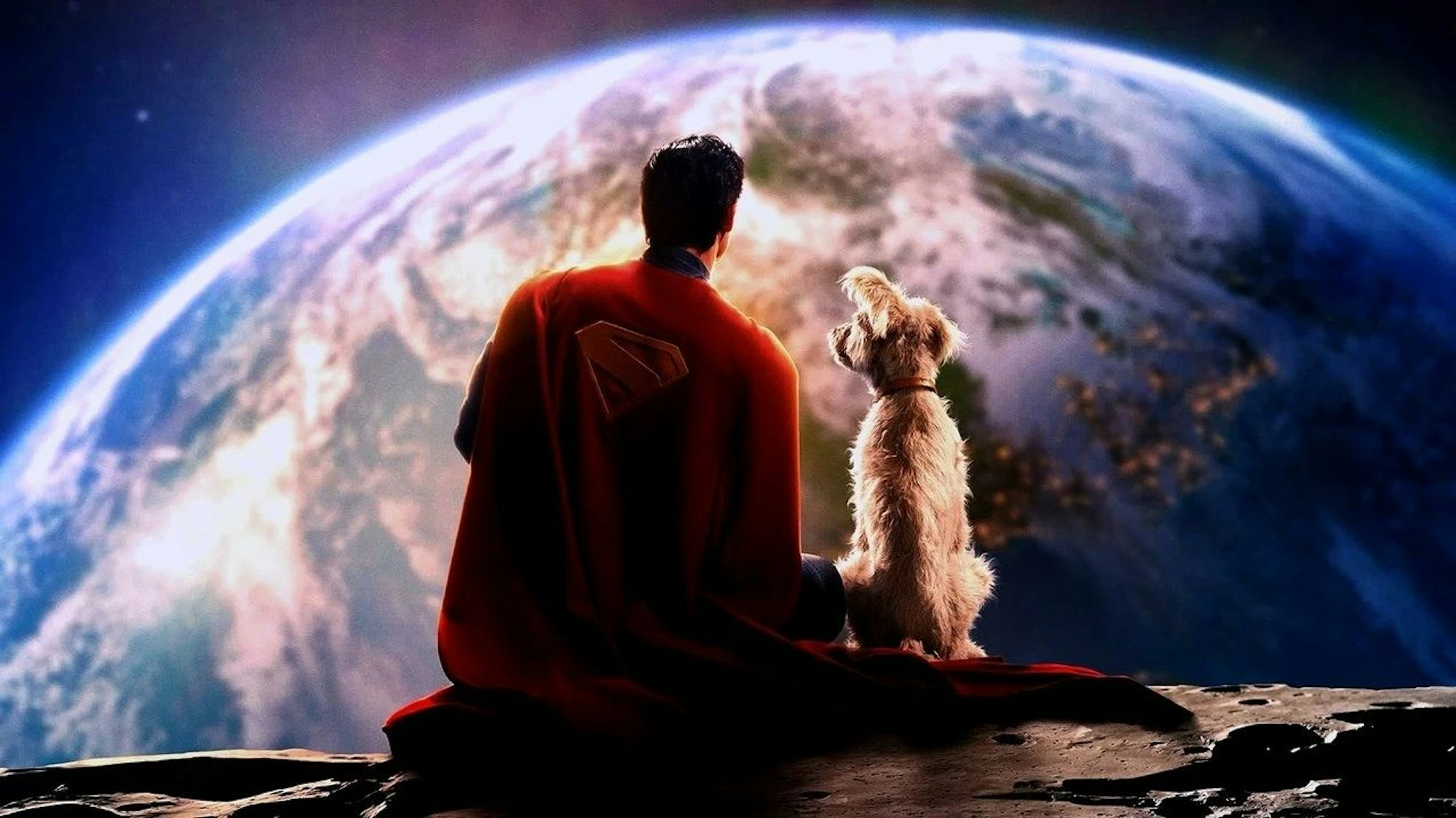 Superman betrachtet mit seinem Hund Krypto vom Mond aus die aufgehende Erde.