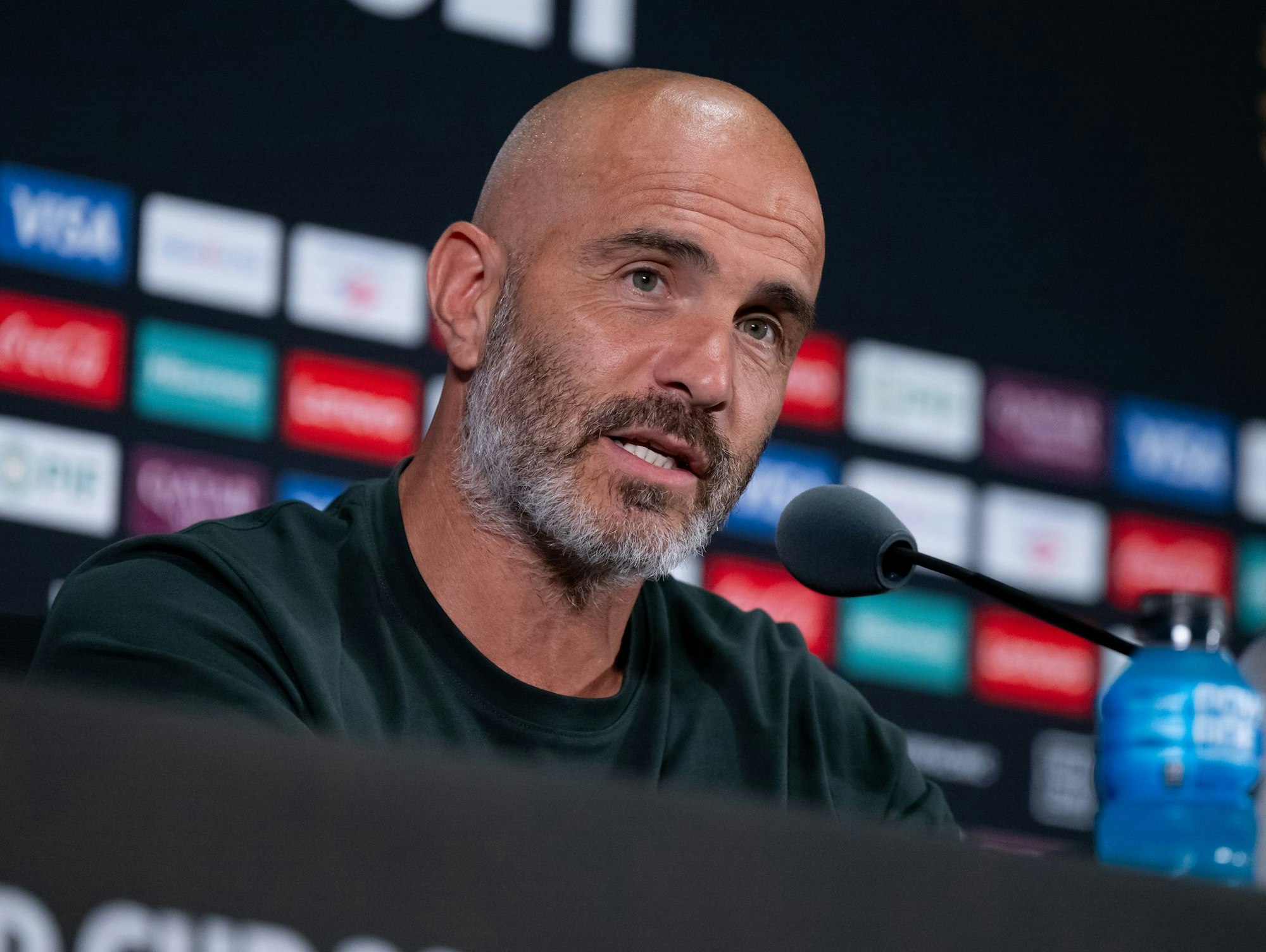 Chelsea-Trainer Enzo Maresca bei der Pressekonferenz vor dem Finale.
