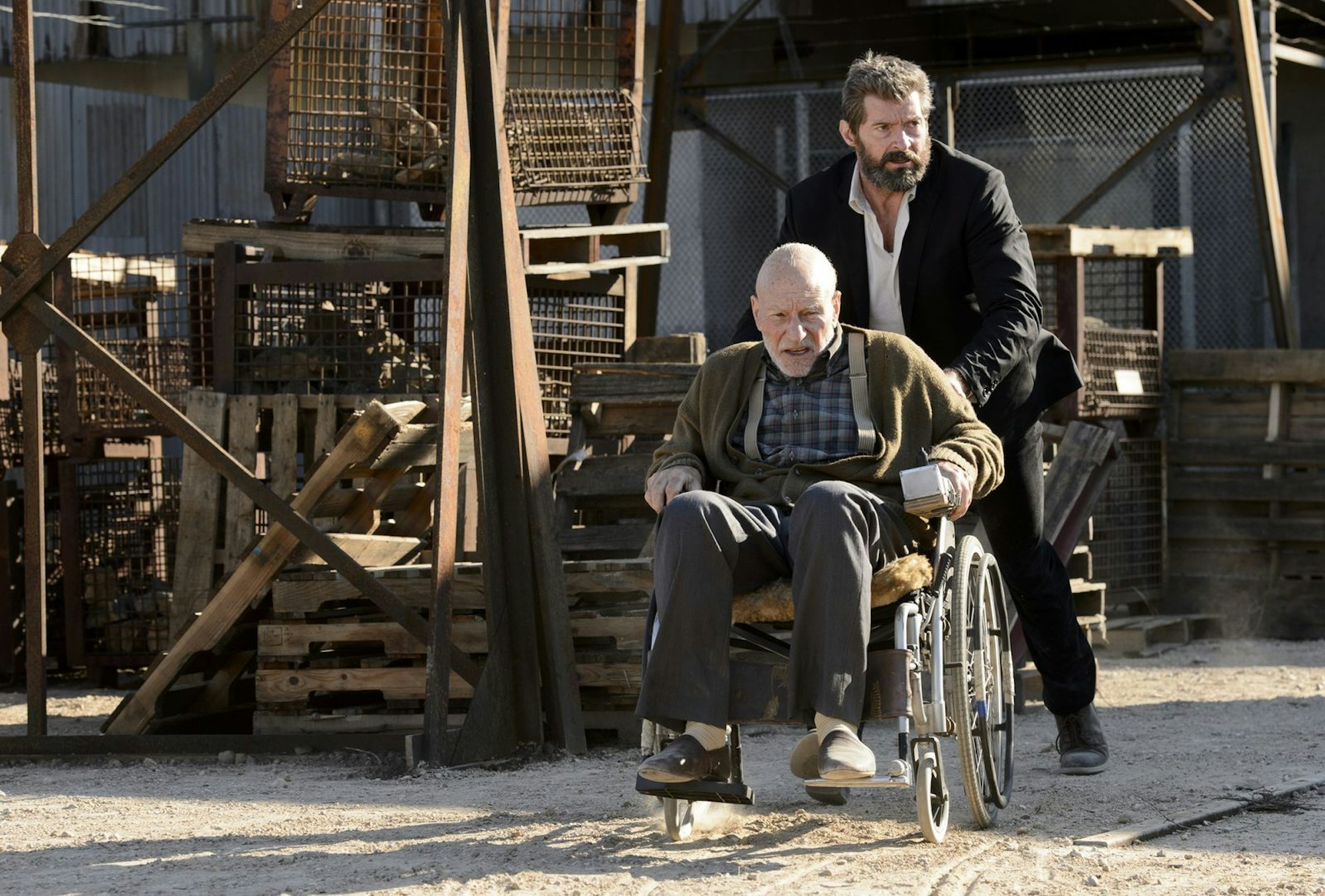 Aus dem „X-Men“-Universum hat sich Patrick Stewart (im Rollstuhl) verabschiedet: „Logan“ (2017, Hugh Jackman als Wolverine) war der letzte Auftritt als Professor X. (Bild: 2017 Twentieth Century Fox)