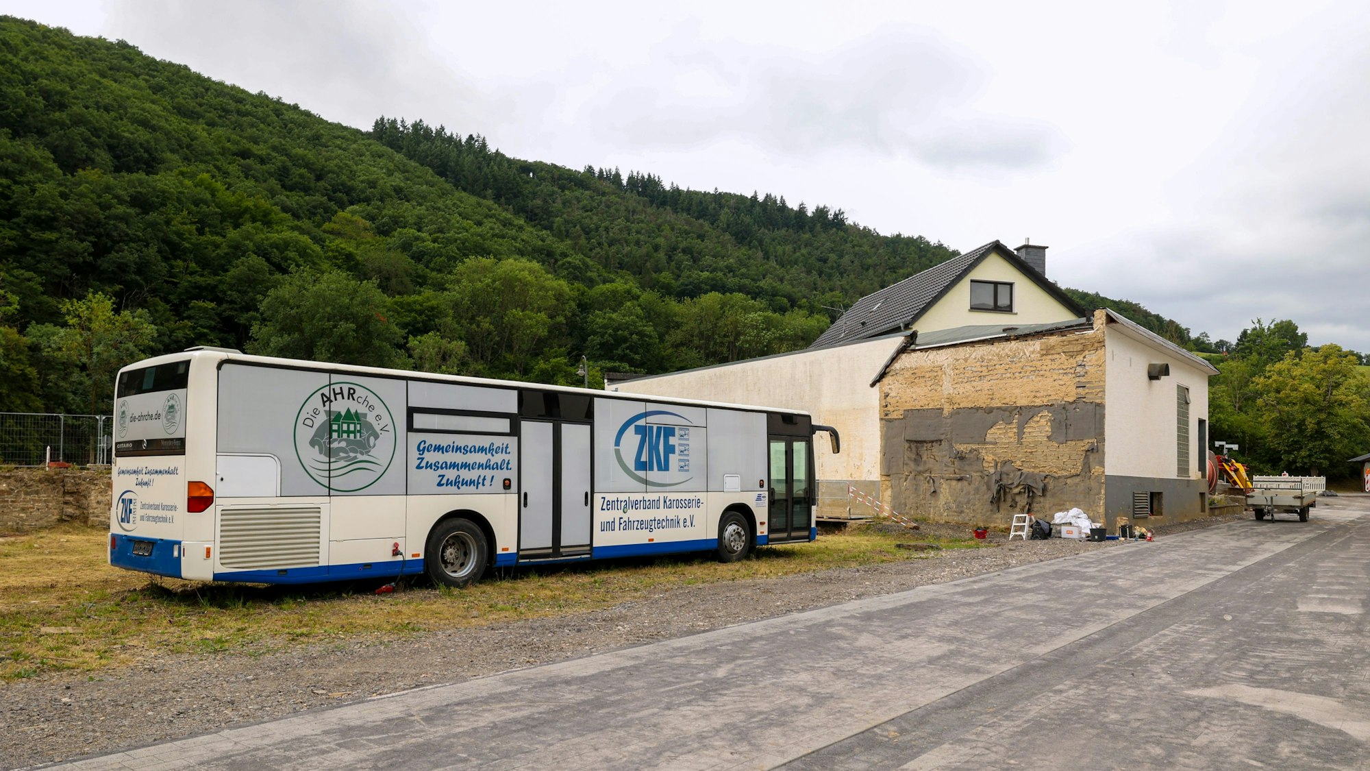 09.07.2025
Rheinland Pfalz:
SCHULD (Rheinland-Pfalz)
Am 14. Juli jährt sich die Hochwasserkatastrophe des Jahres 2021 an der Ahr zum 4. Mal. Welche Wunden sind noch offen? Warum in Schuld an der Ahr, das heftig betroffen war, bisher kaum etwas passiert ist.
Foto: Martina Goyert
mgoyert@web.de