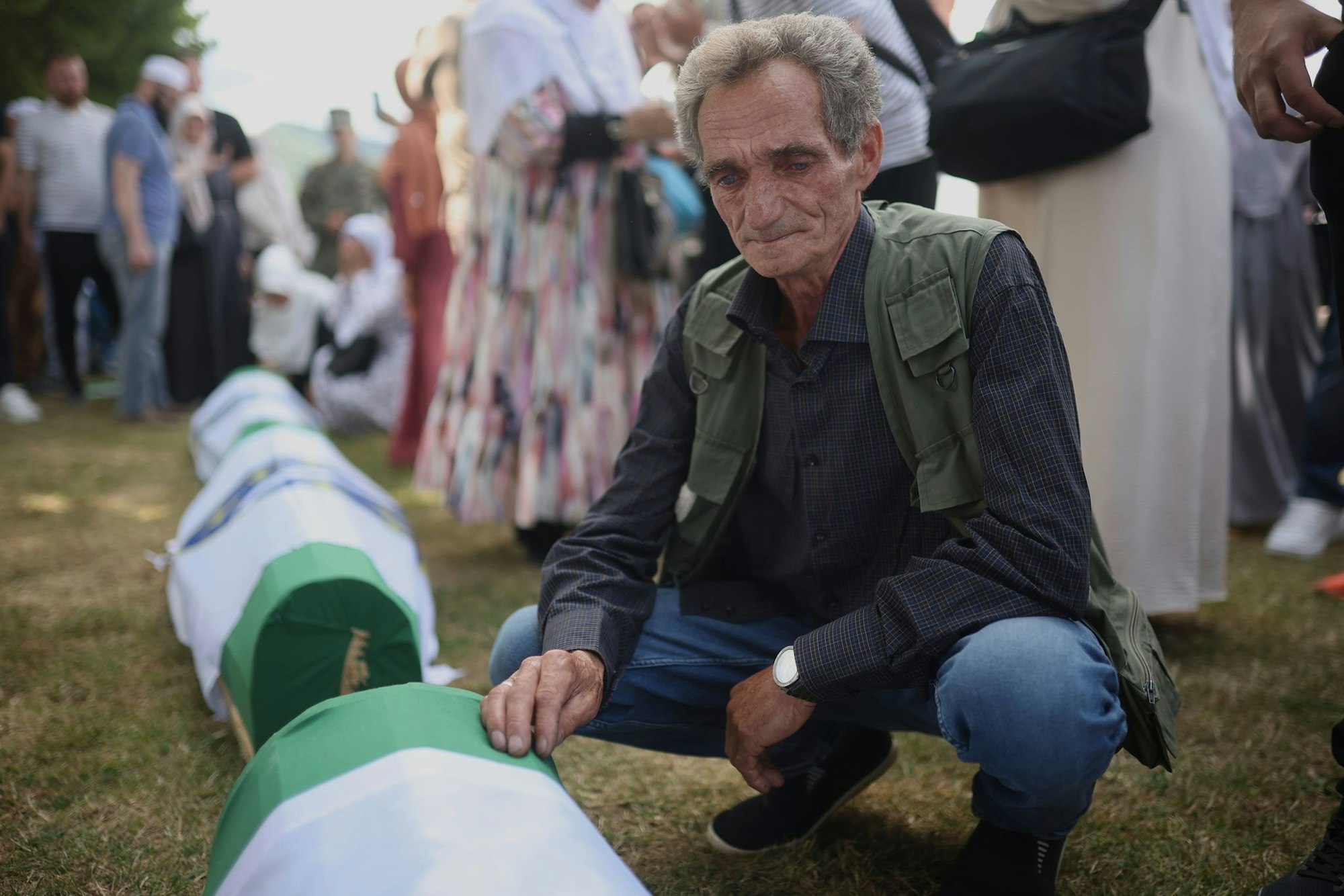 Sieben weitere identifizierte Opfer des Massakers von Srebrenica von 1995 werden am Internationalen Gedenktag beigesetzt.