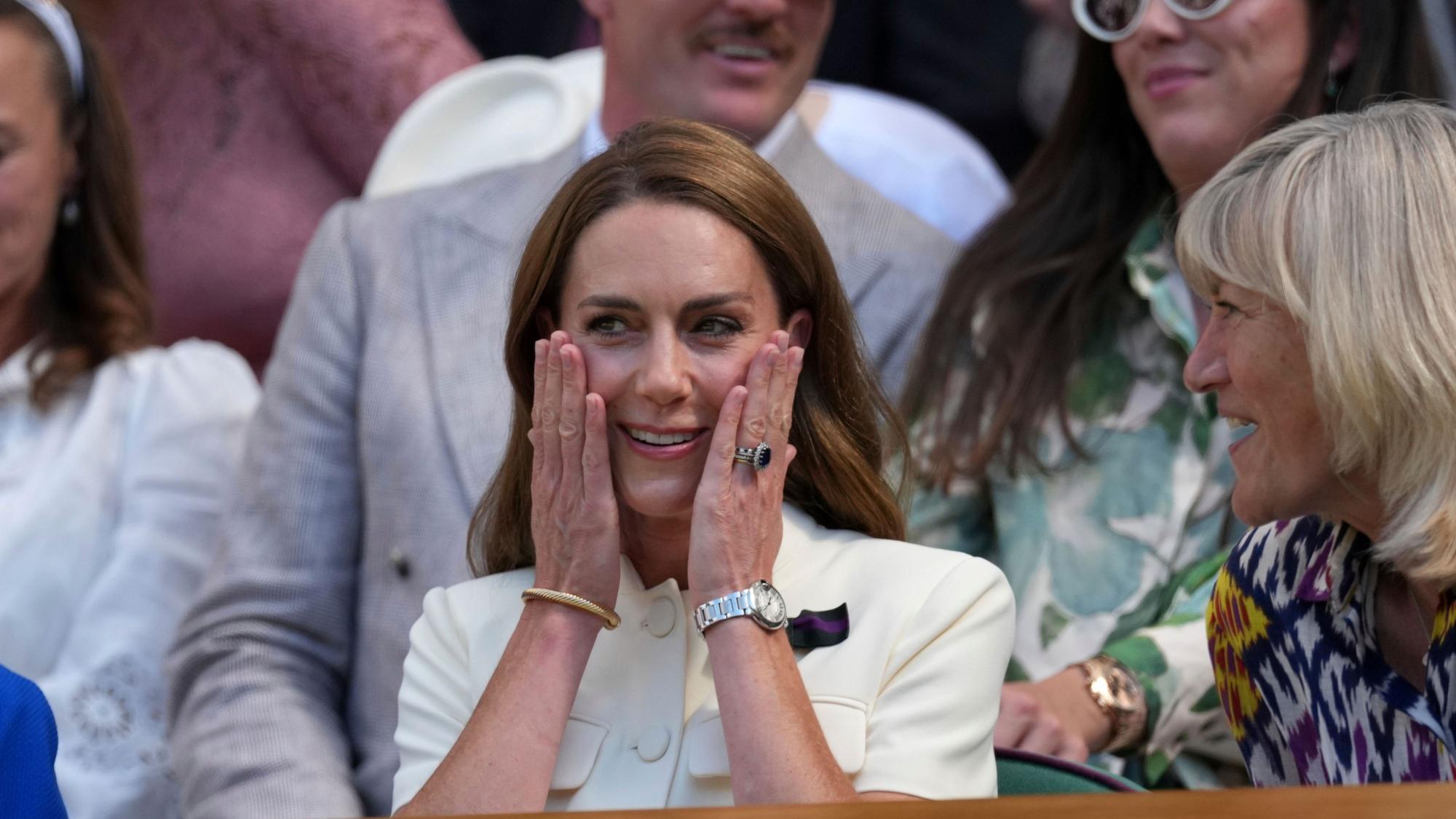 Prinzessin Kate verfolgt das Wimbledon-Finale der Damen und wird Zeugin des historischen 6:0, 6:0-Siegs von Iga Świątek gegen Amanda Anisimova.