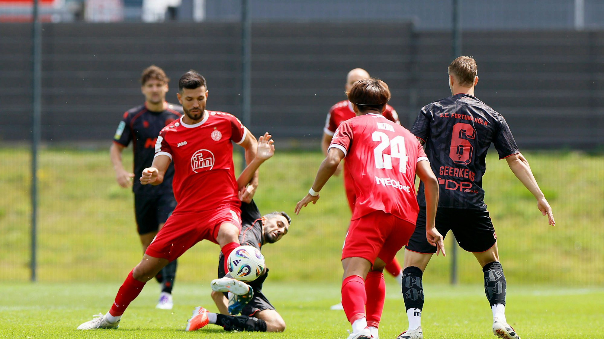 Nach der Niederlage gegen Rot-Weiss Essen steht für Fortuna Köln am Freitag das Stadtduell gegen den 1.FC an. (Archivbild)
