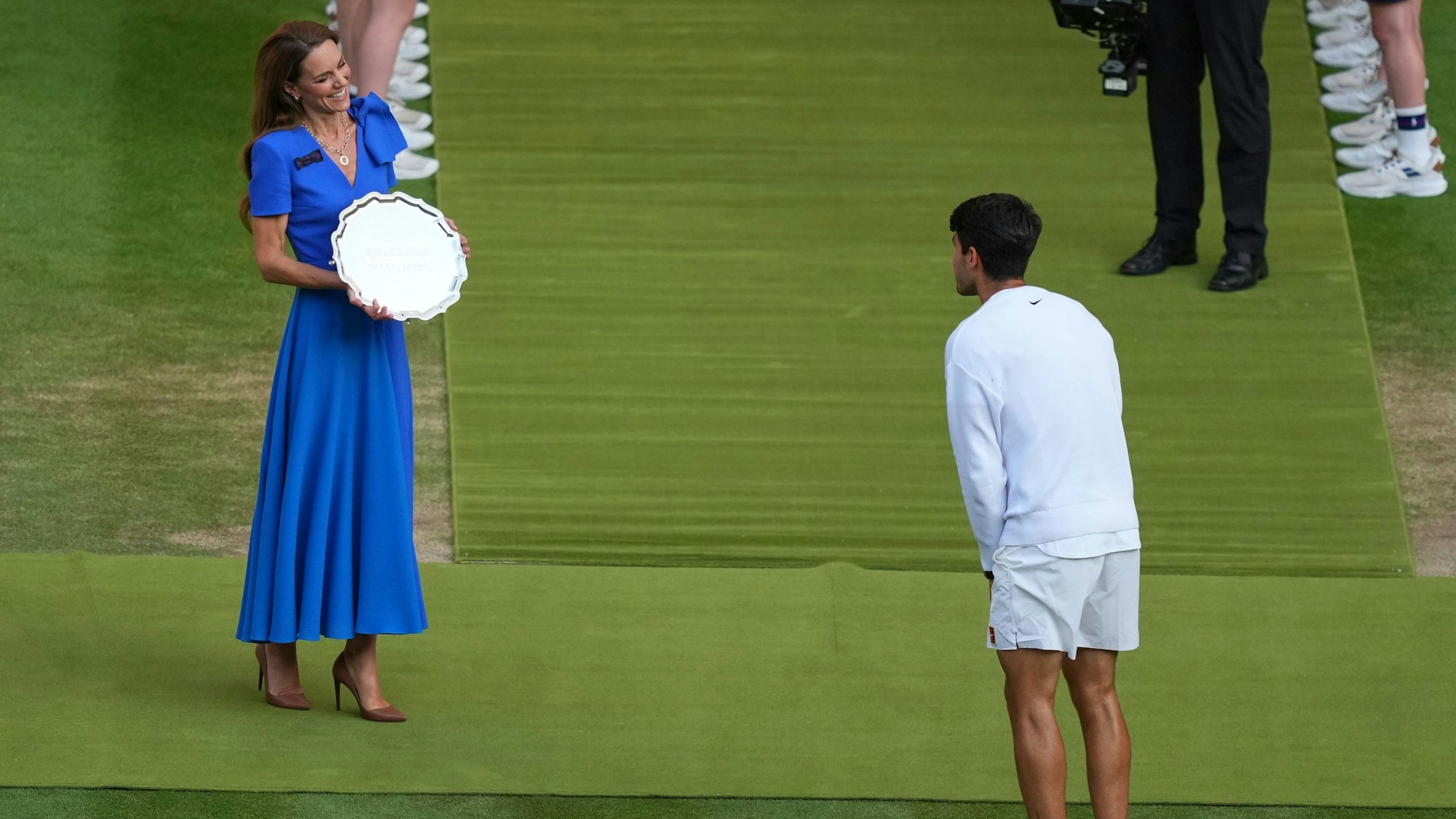 Nachdem er 2023 und 2024 gewonnen hatte, musste sich Carlos Alcaraz dieses Jahr mit dem zweiten Platz begnügen. Immerhin wurde ihm die Trophäe von Prinzessin Kate überreicht.