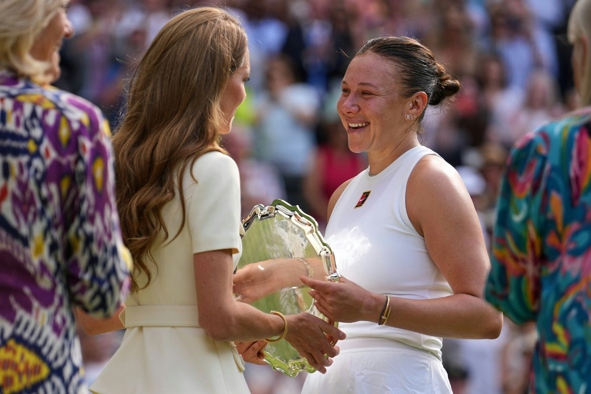 Prinzessin Kate tröstet die Verliererin Amanda Anisimova.