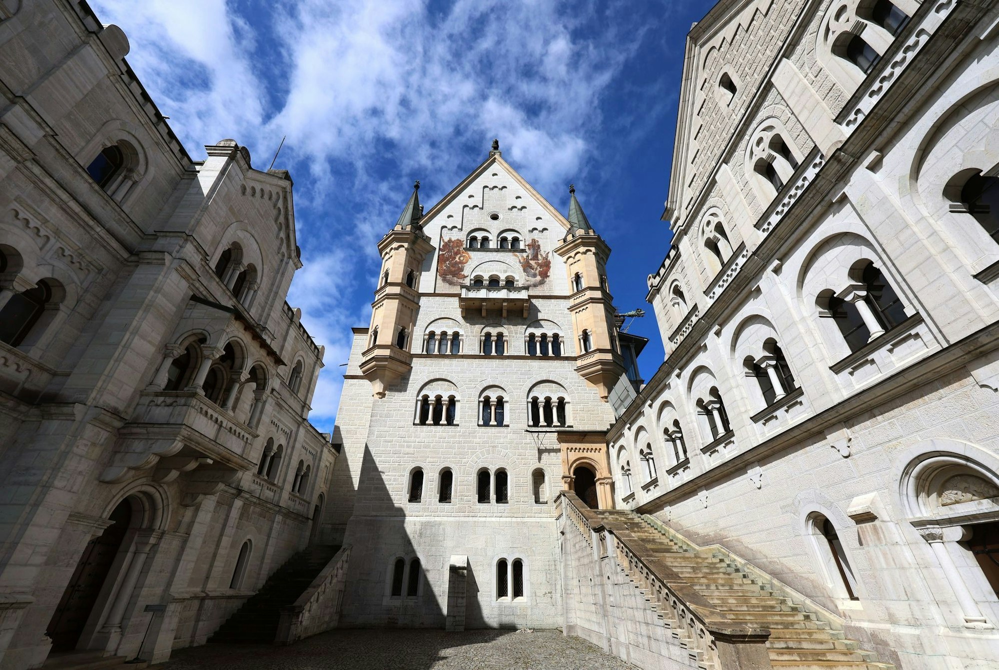 Neuschwanstein lockt unter den Königsschlössern die meisten Besucher. (Archivbild)
